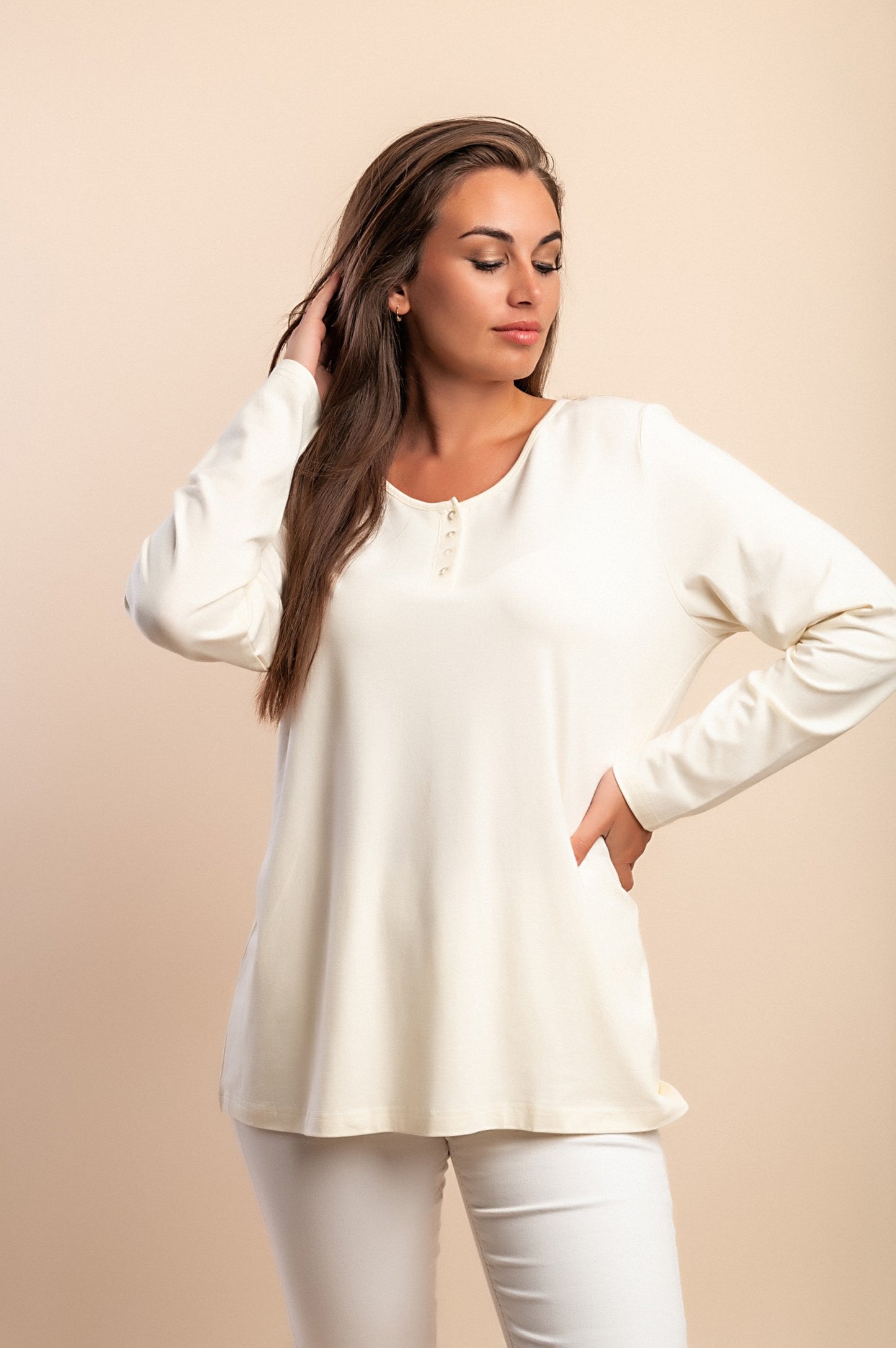 Top in cotone con scollo rotondo, crema