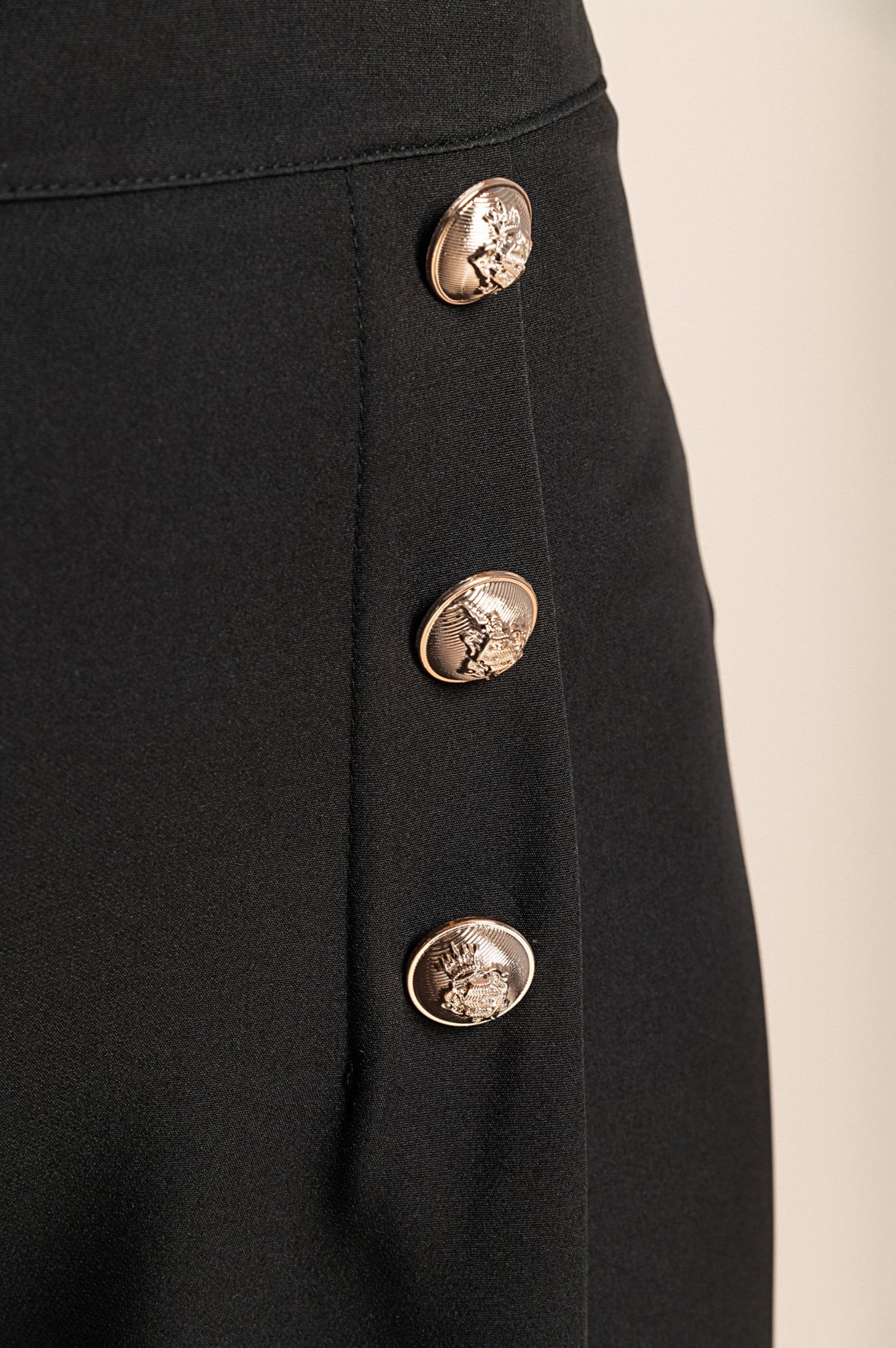 Elegante abito lungo con bottoni, beige