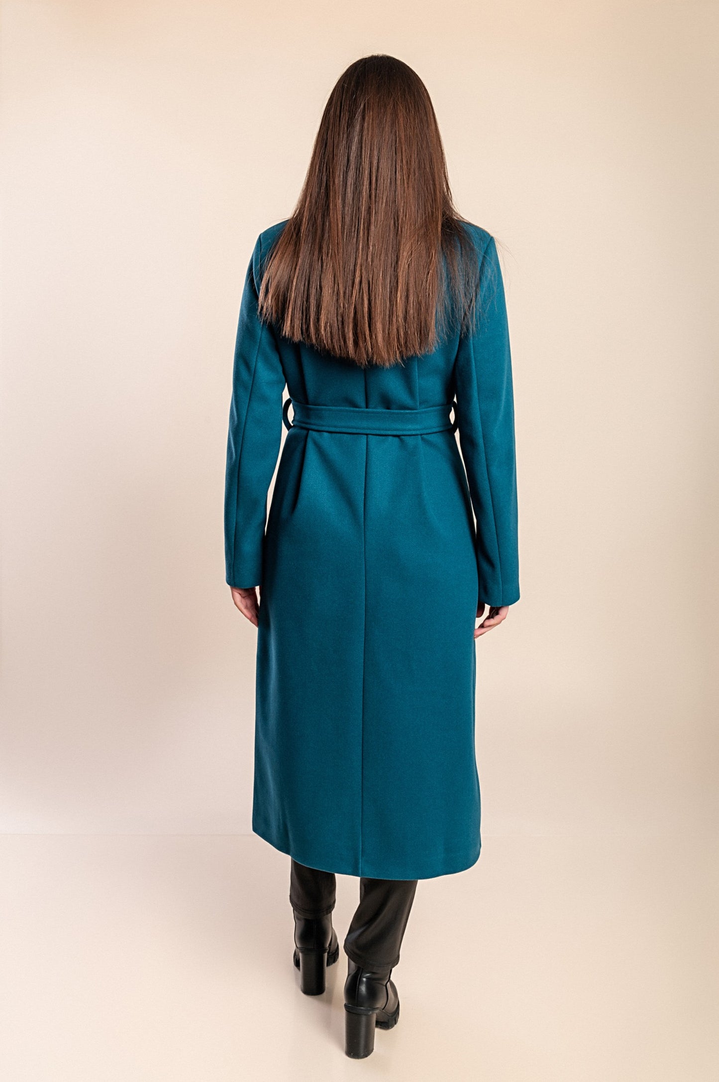 Elegante cappotto lungo con bottoni, color cammello