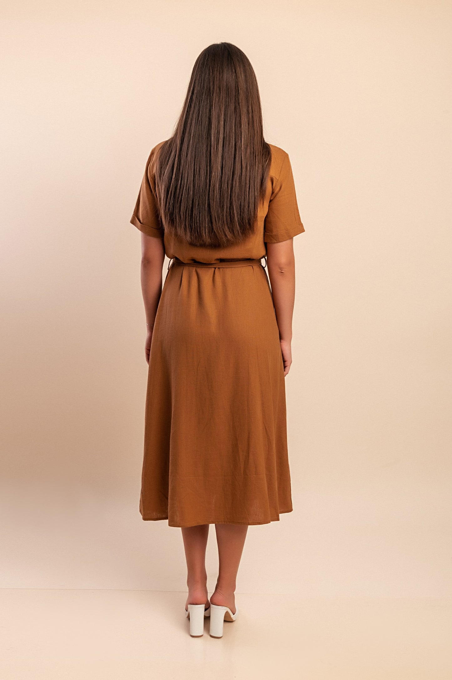 Abito midi con cintura, marrone
