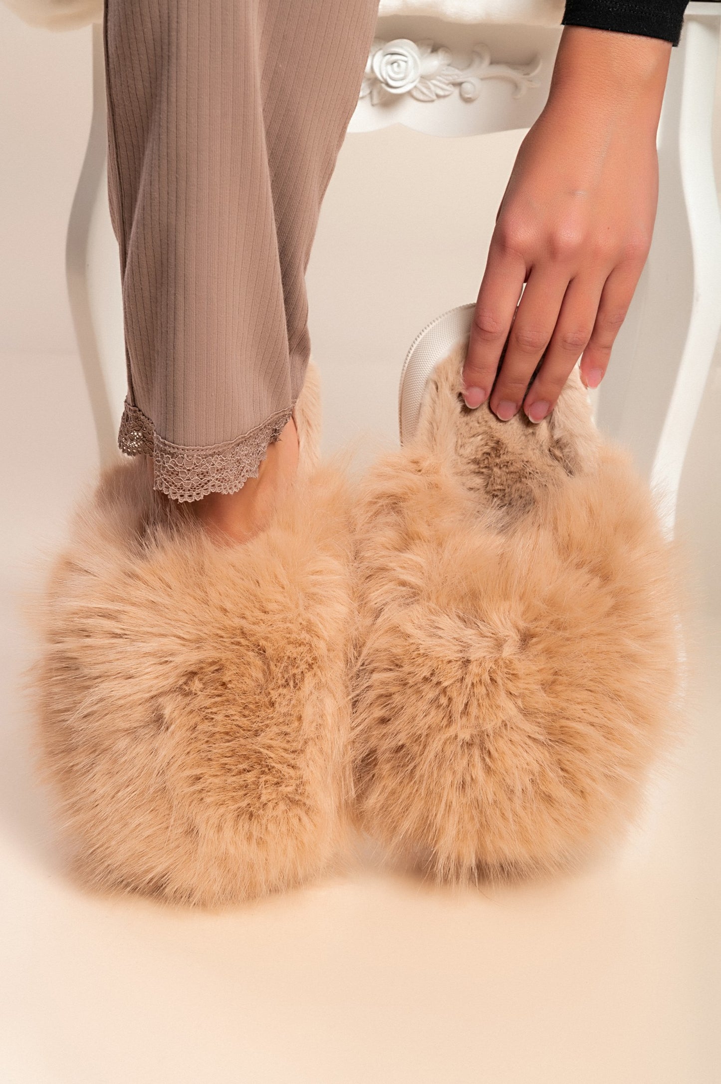 Pantofole con pelliccia artificiale, di colore azzurro
