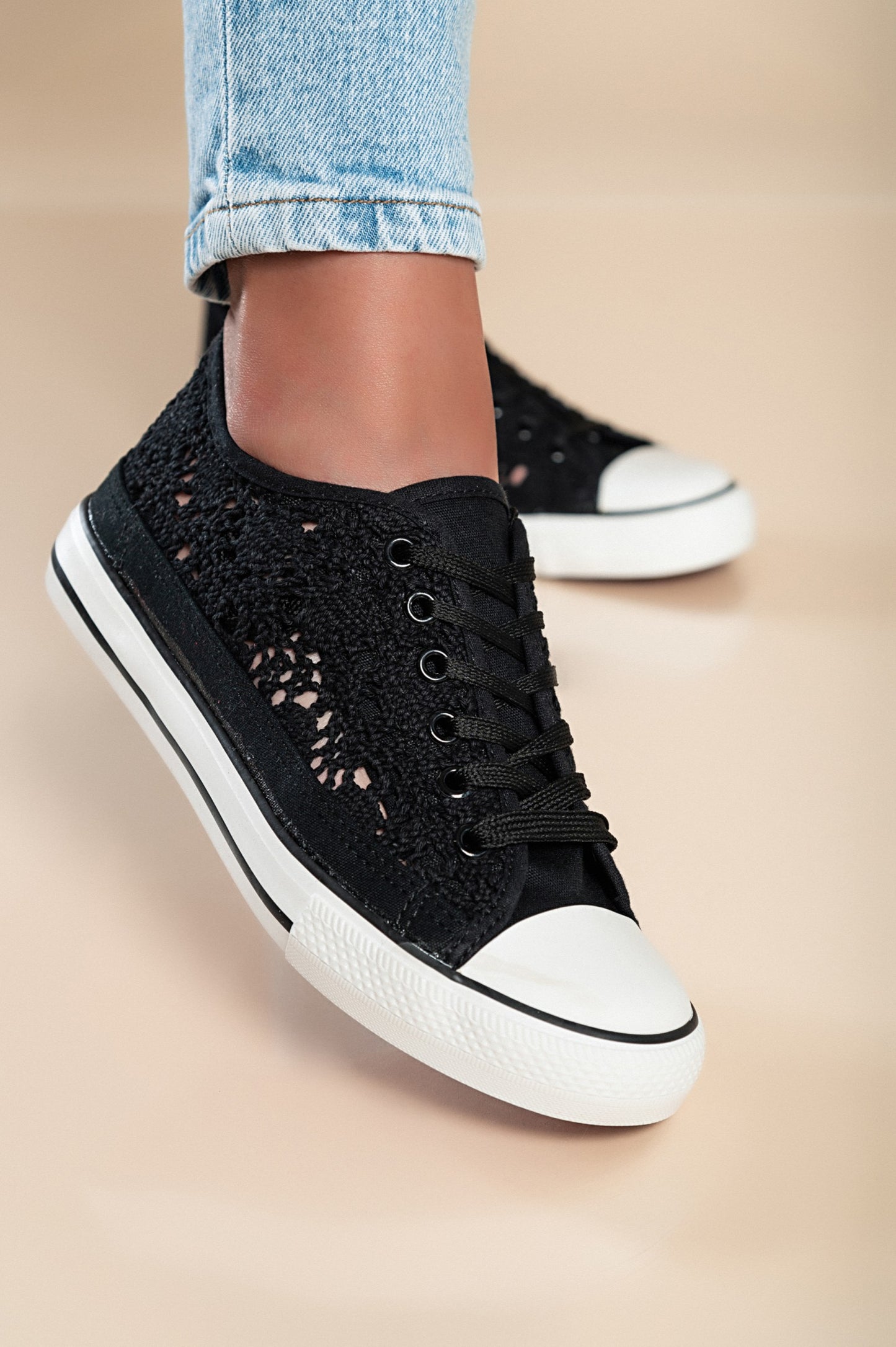 Sneakers alla moda con tomaia in pizzo, colore bianco