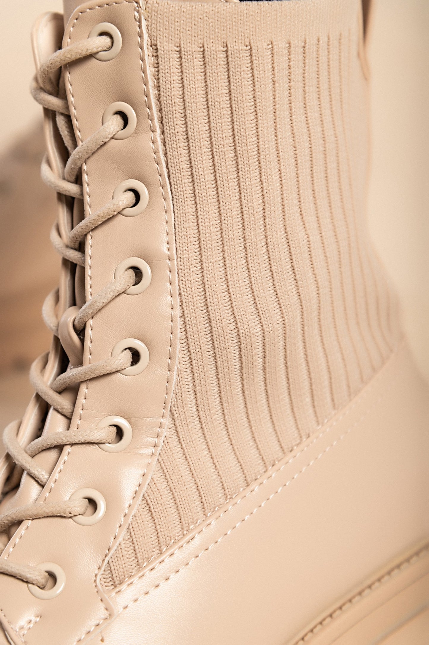 Stivaletti con lacci, beige