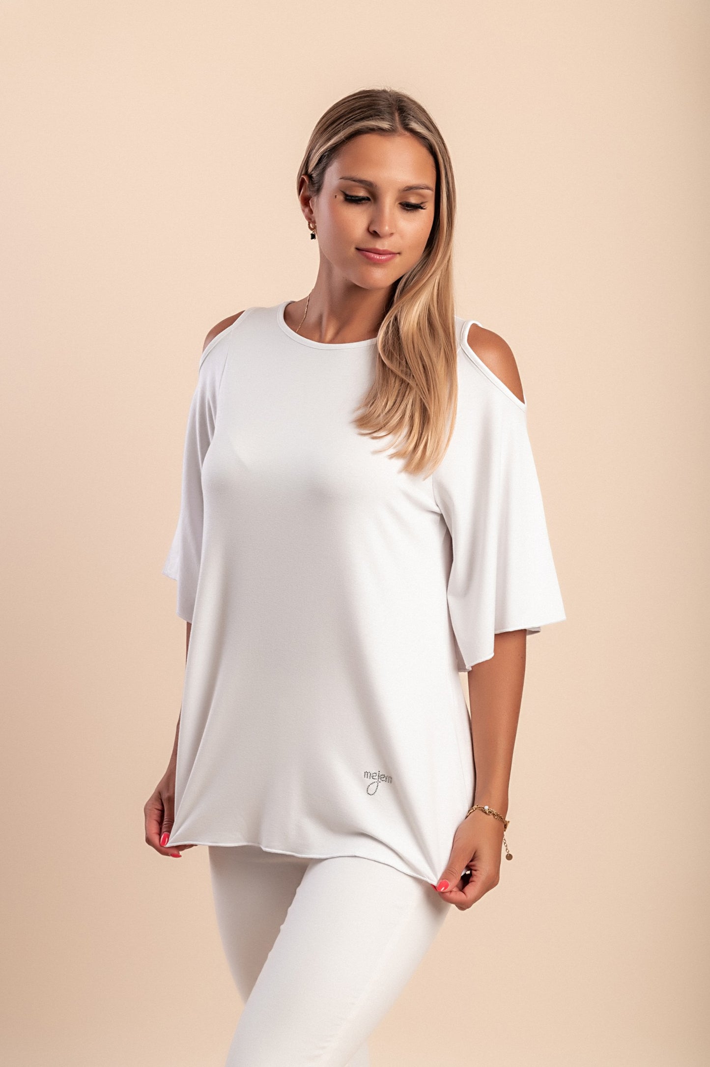 Maglietta con ritagli sulle spalle, nera