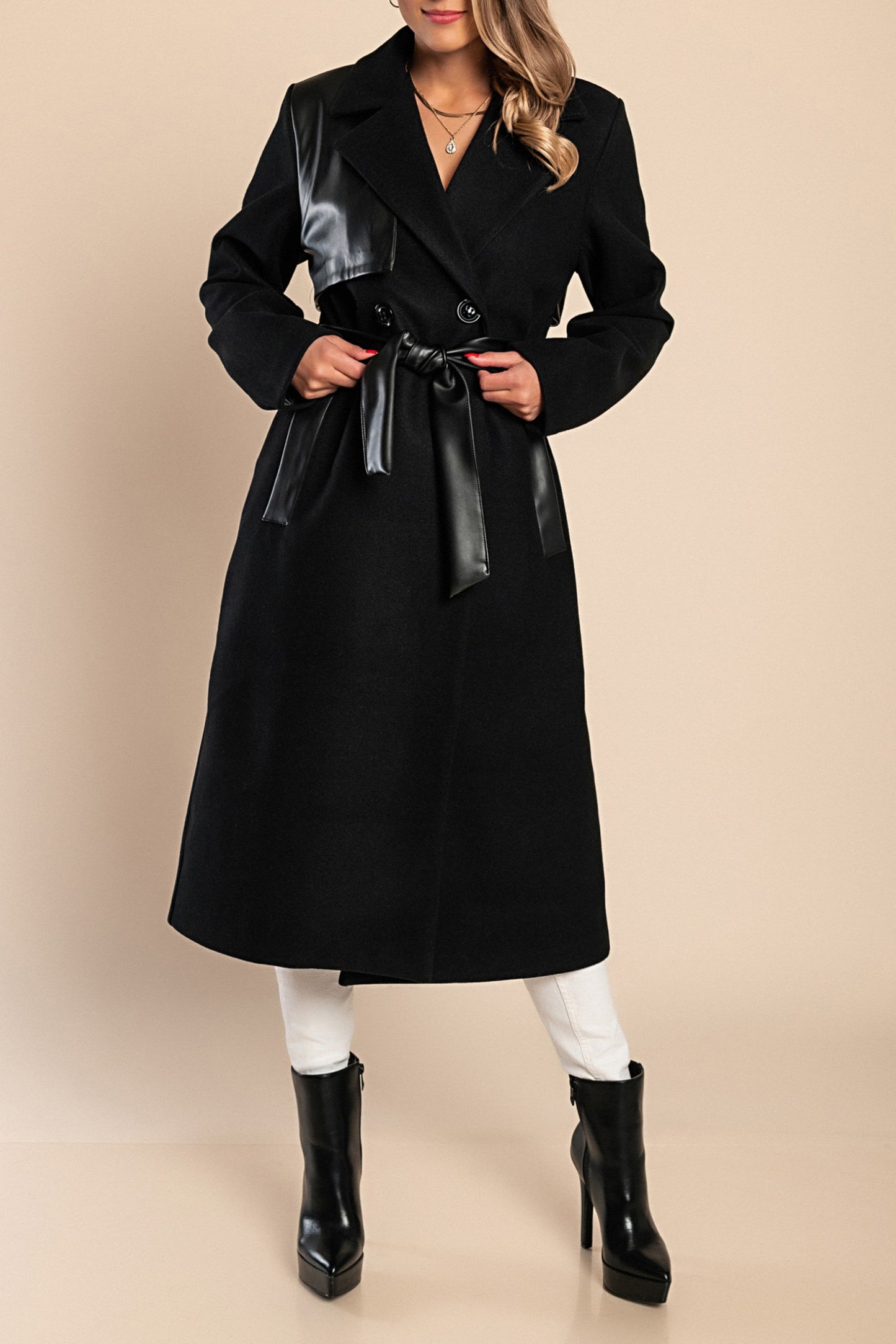 Cappotto elegante con dettagli in ecopelle, nero