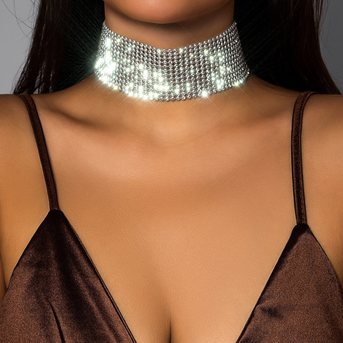 Collana con strass, colore argento.