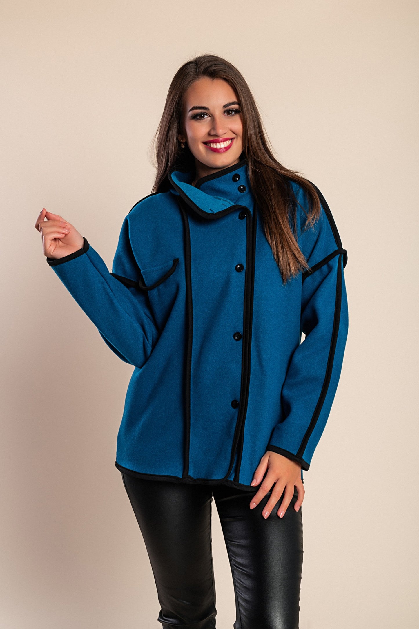 Cappotto corto elegante, bianco