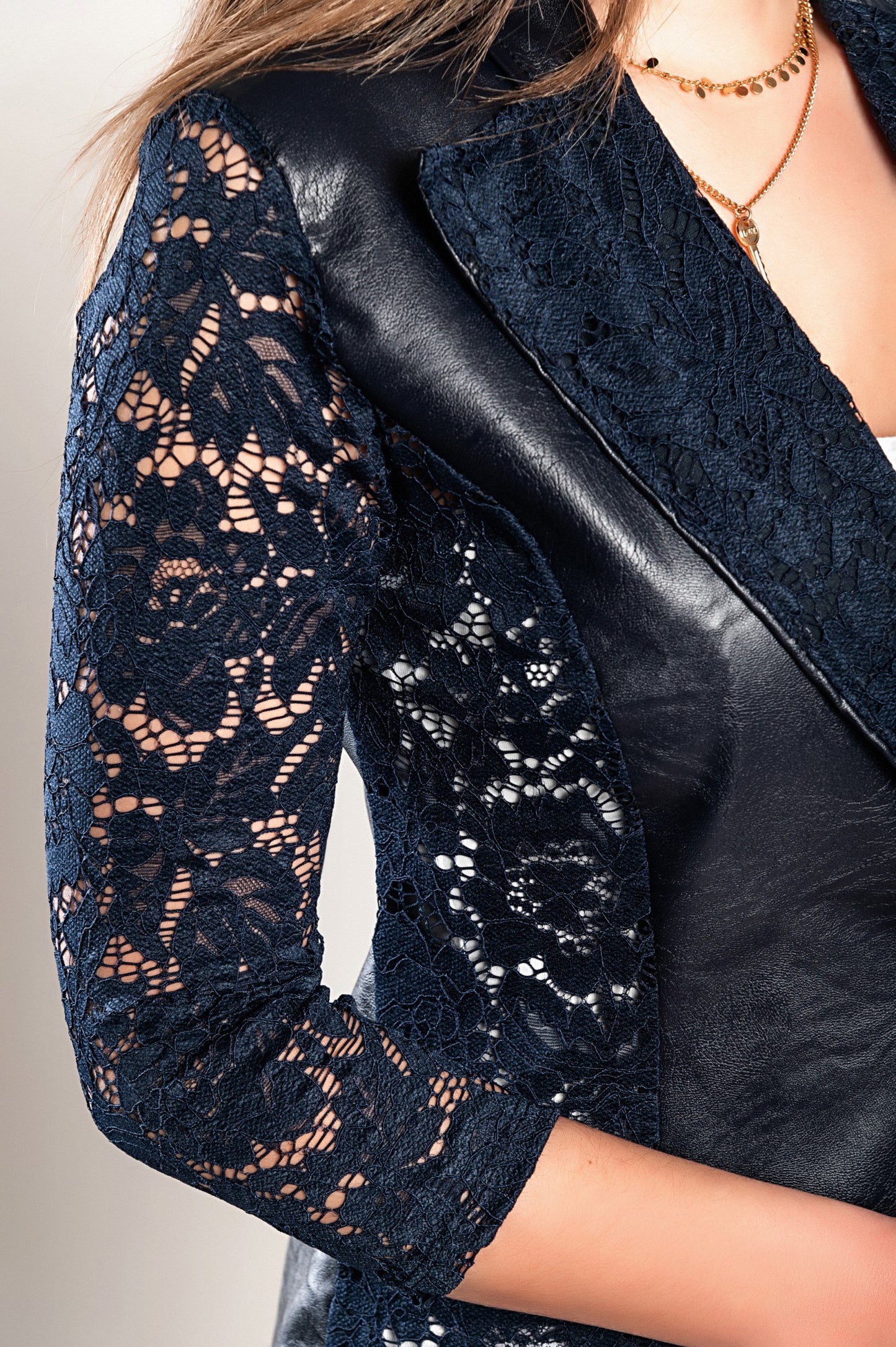 Blazer in ecopelle con inserti in pizzo traslucido Amalfi, nero