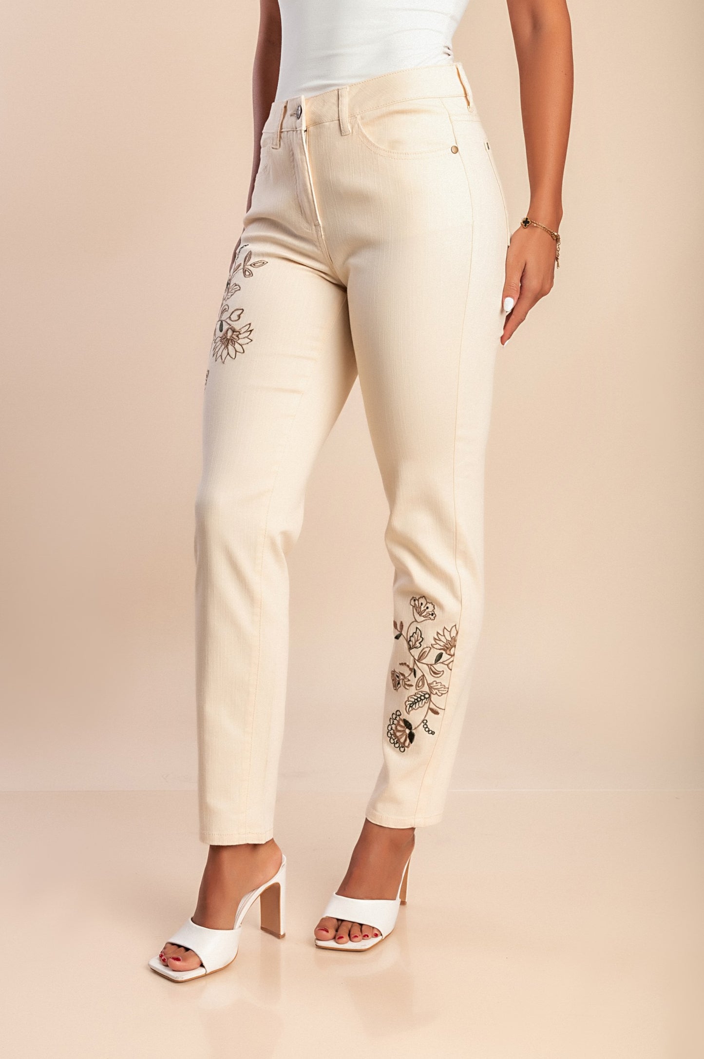 Pantaloni in cotone con ricamo, beige