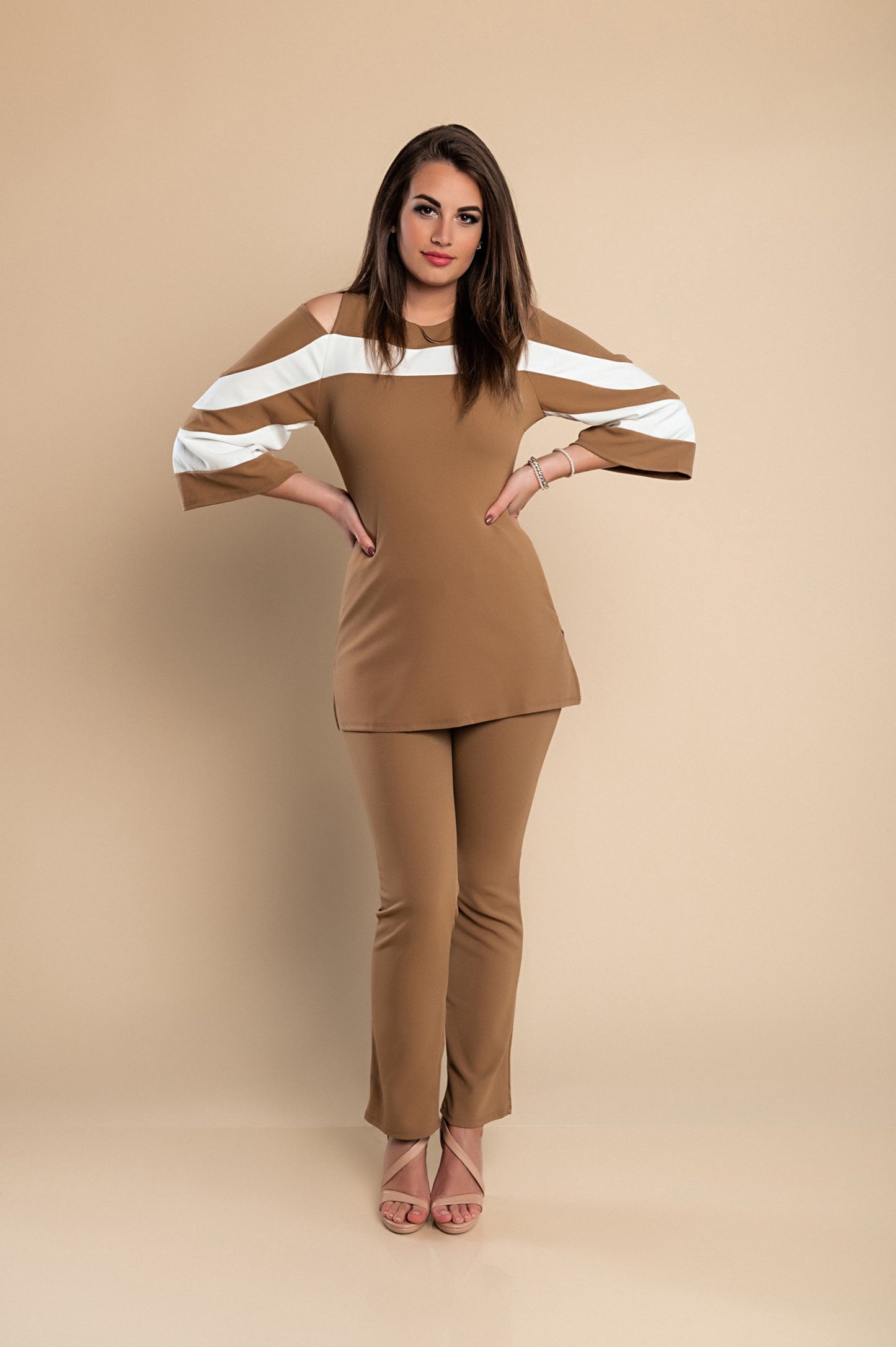Competo elegante top con maniche a campana e pantaloni, nero