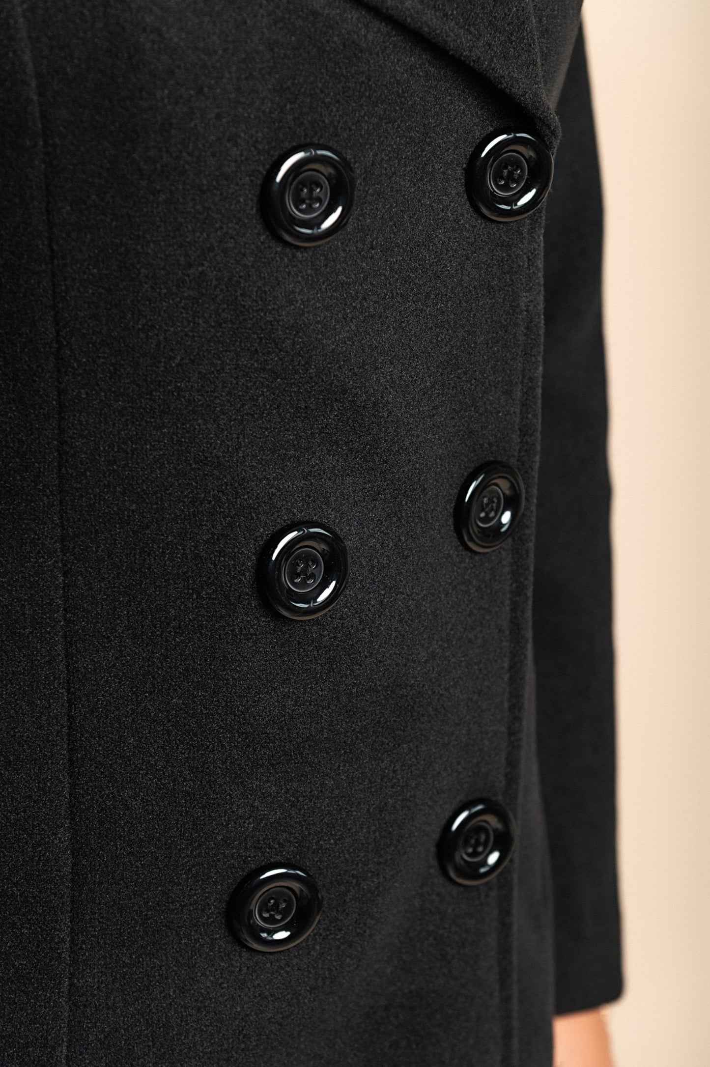 Cappotto elegante con bottoni, nero