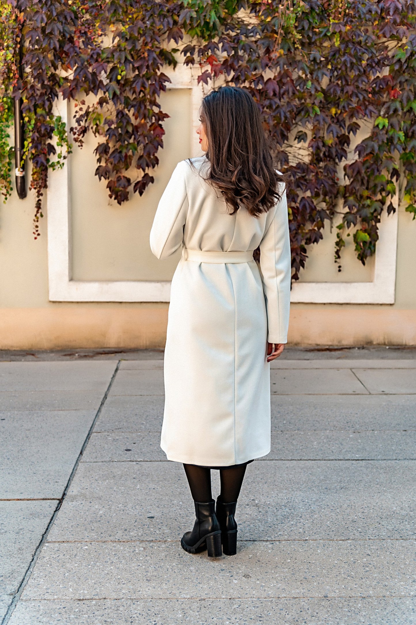 Elegante cappotto lungo con bottoni, color cammello