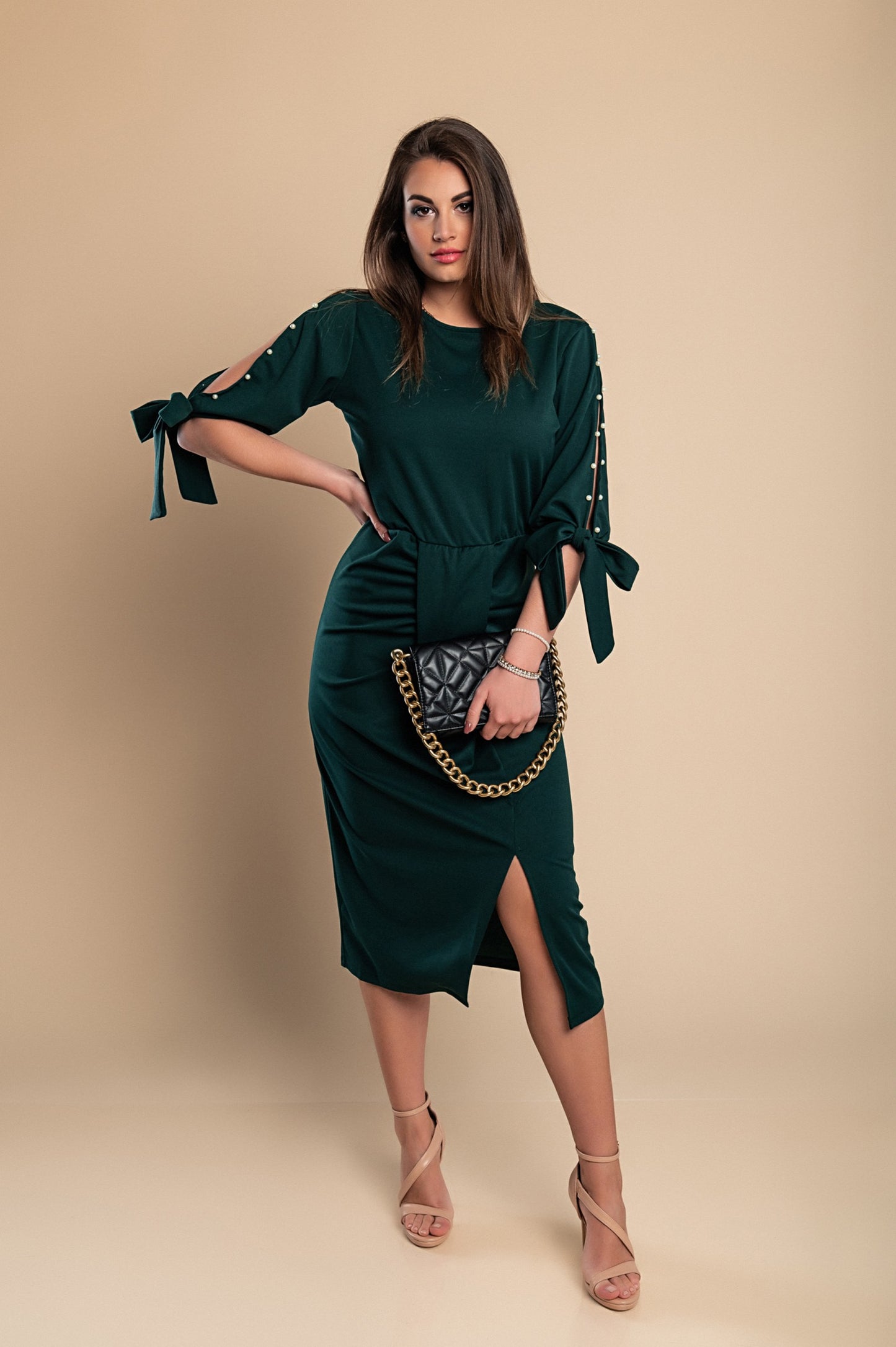 Abito elegante midi con scollo rotondo, maniche 3/4 con spacco e perline decorative Peppina, nero