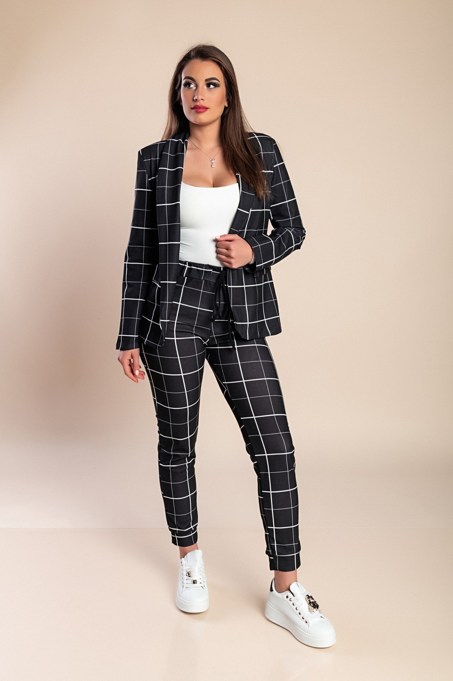 Completo di pantaloni e blazer elegante senza lettere Estrena, nero-nero