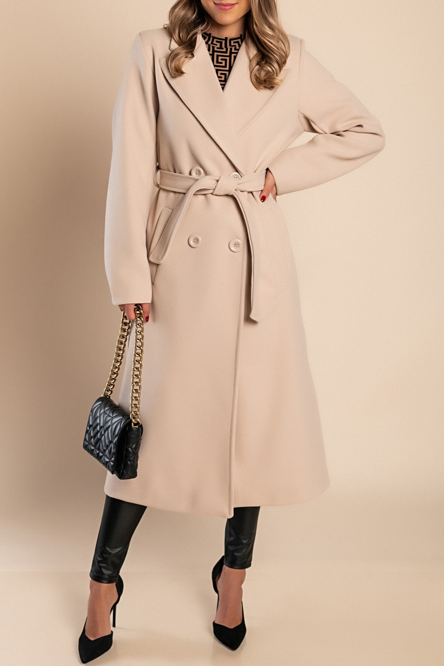 Elegante cappotto lungo con bottoni, color cammello