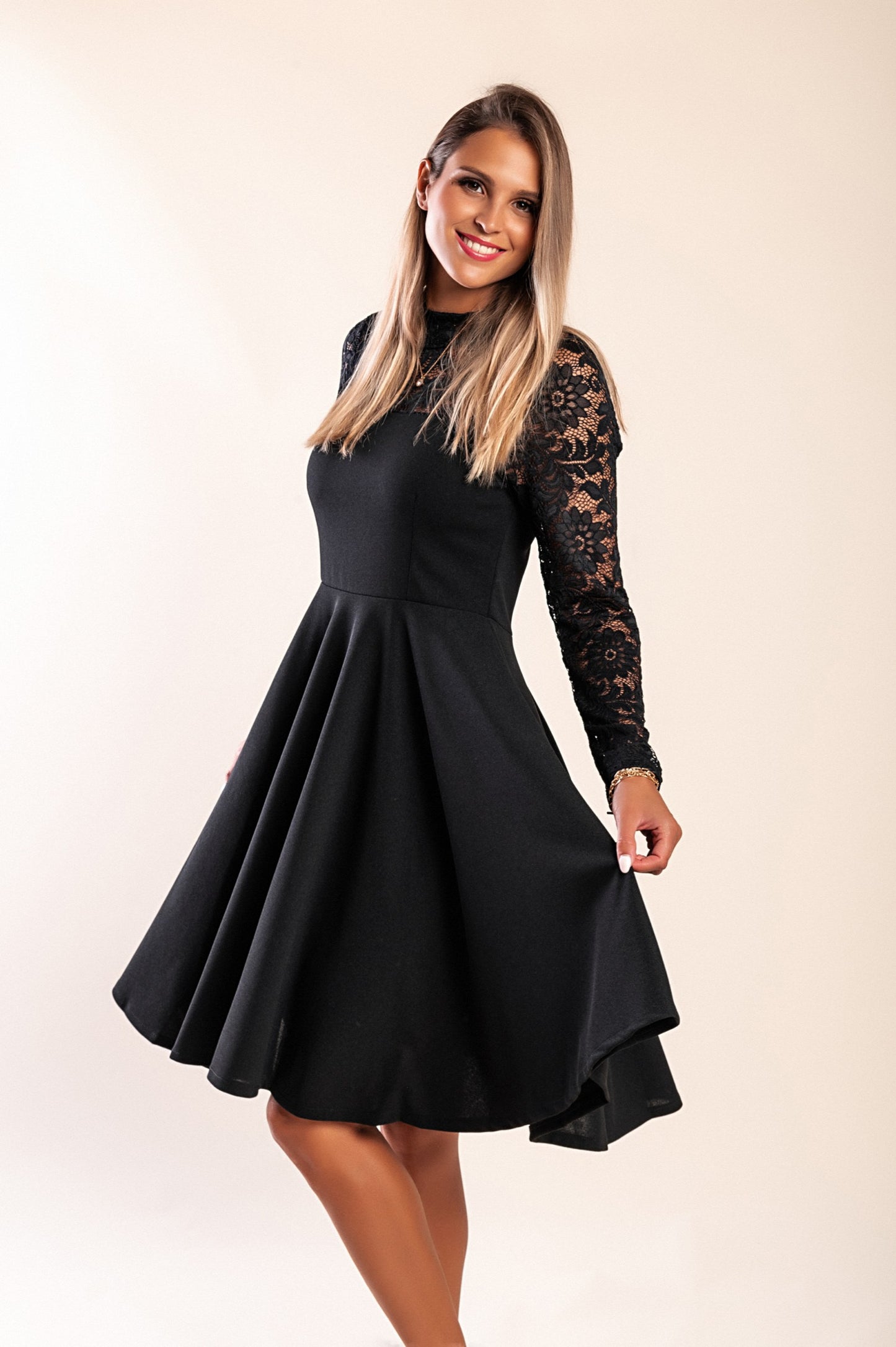 Abito midi aderente con pizzo, nero