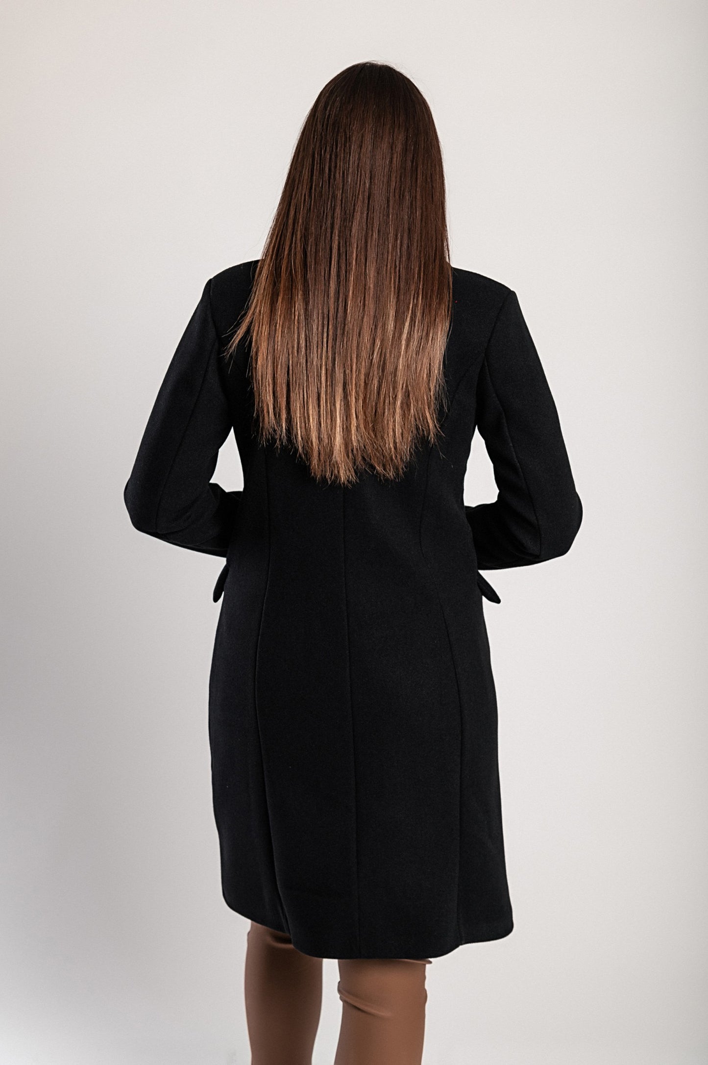 Cappotto elegante con bottoni, nero.