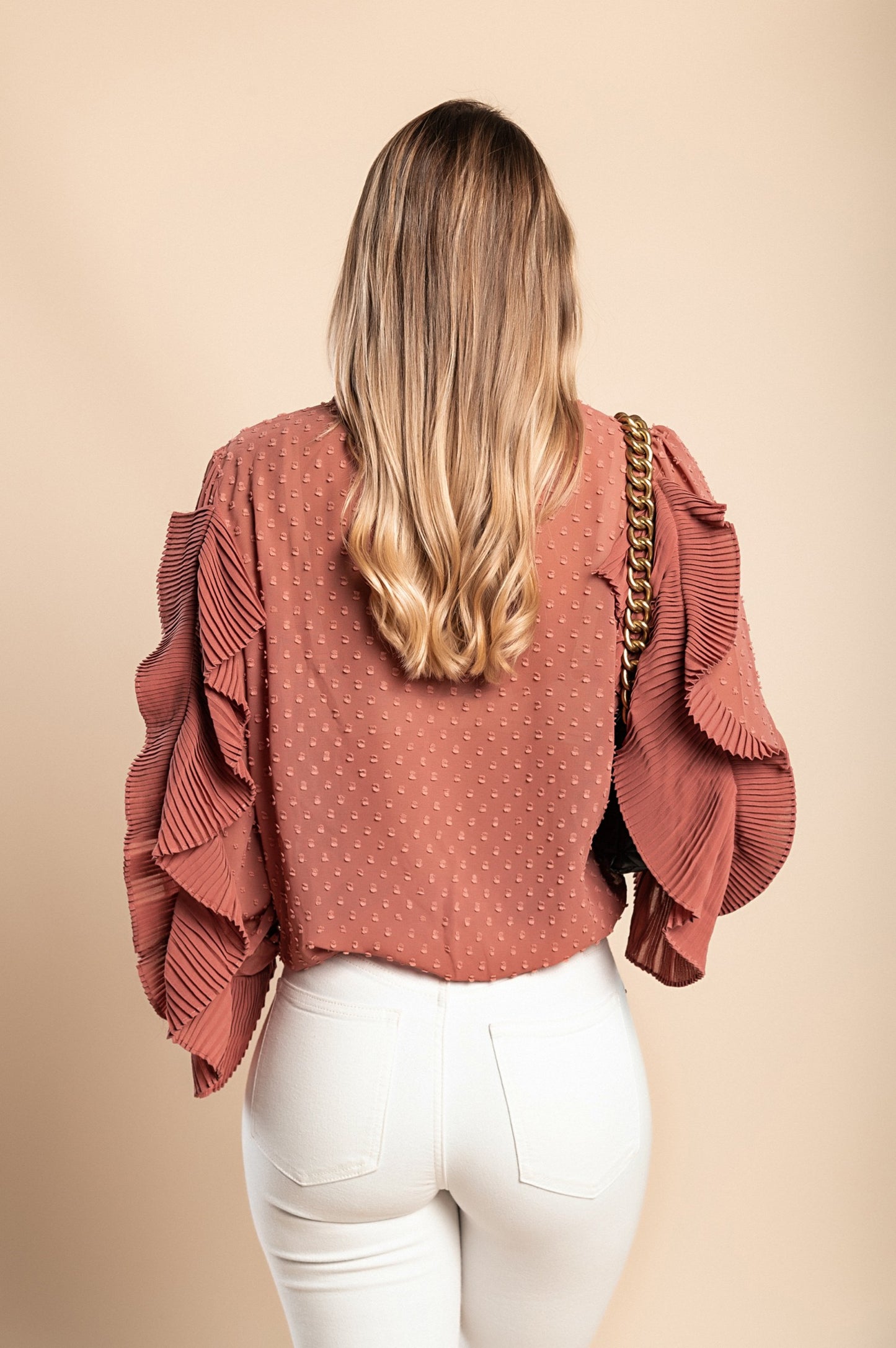 Elegante blusa in tessuto trasparente con balze Vendella, nera