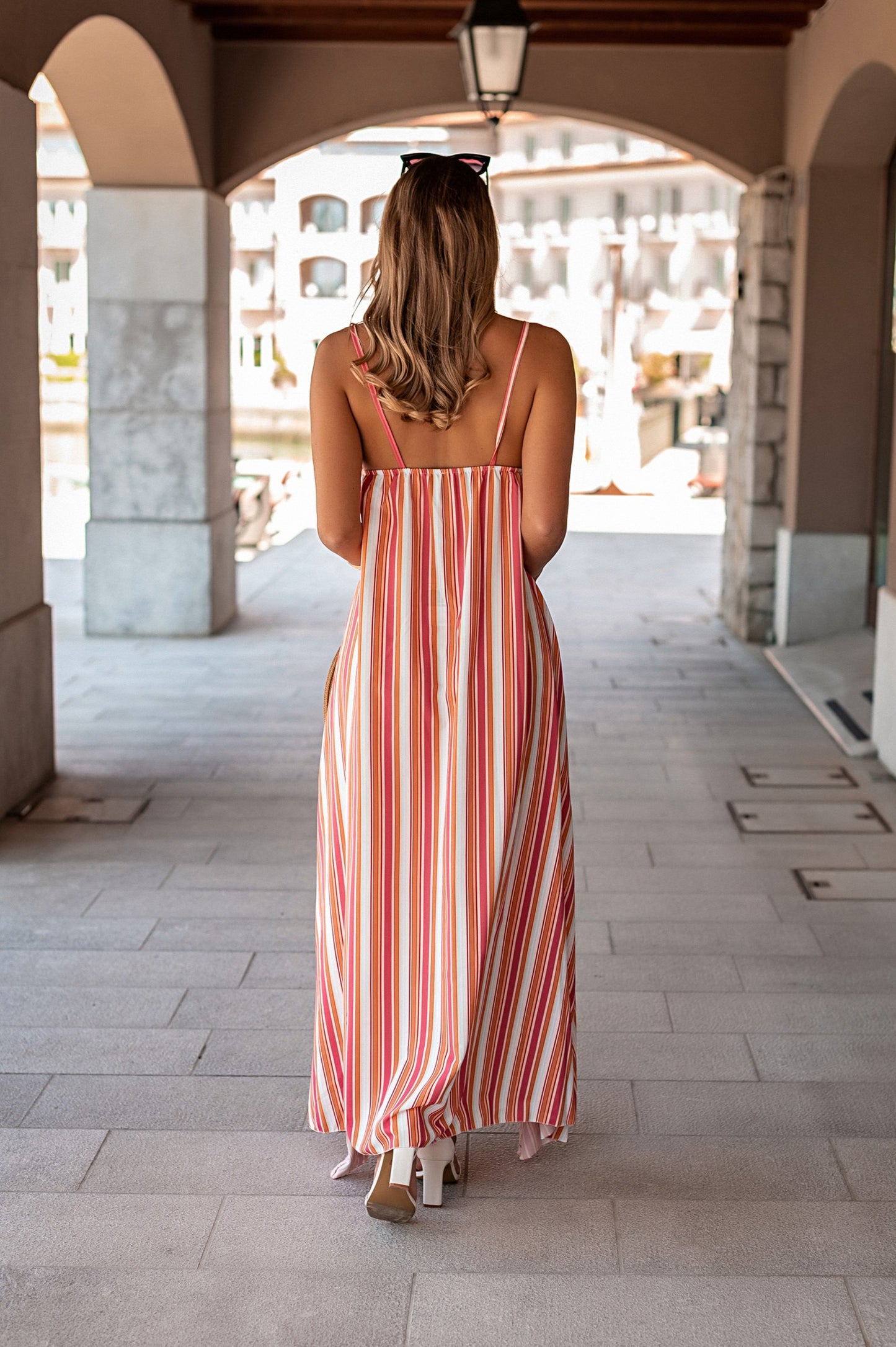 Elegante maxi abito con stampa a righe, multicolor
