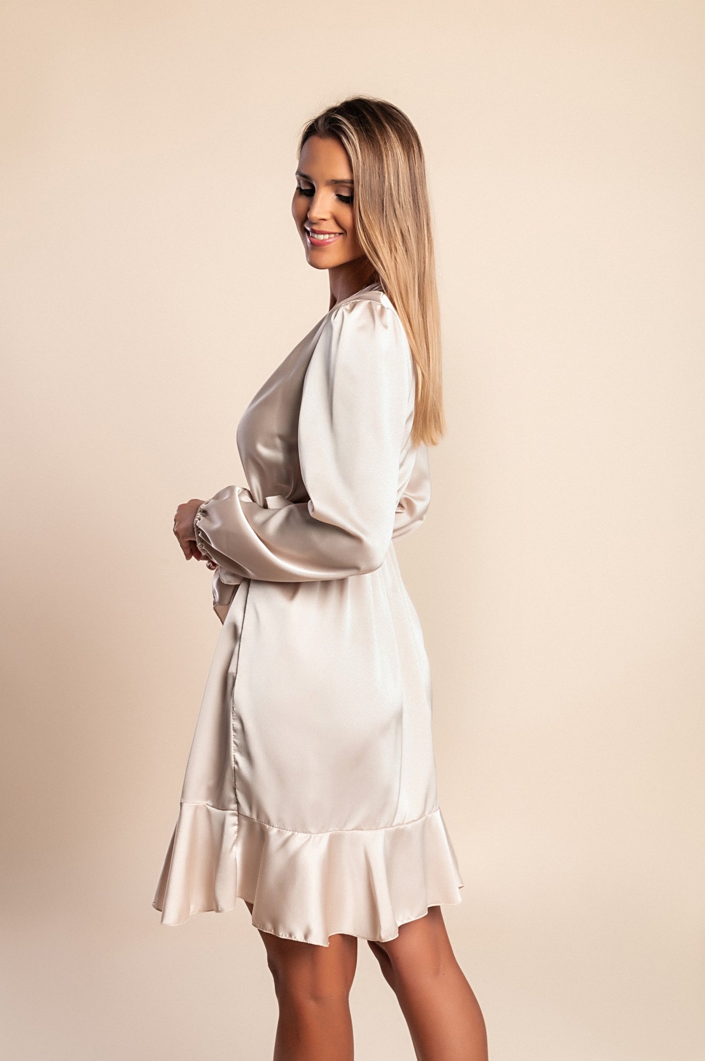 Mini abito in finto raso, beige