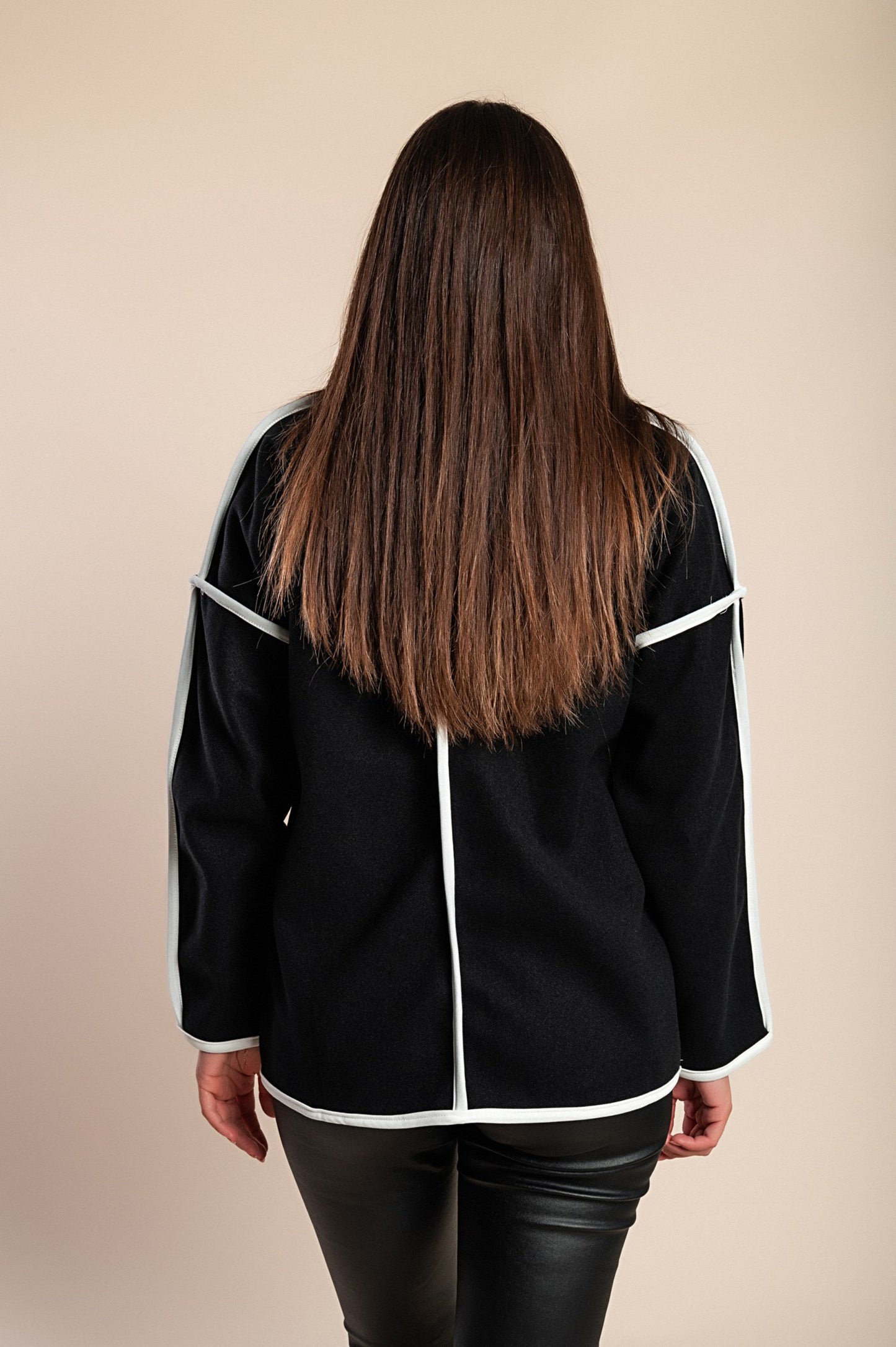 Cappotto corto elegante, bianco