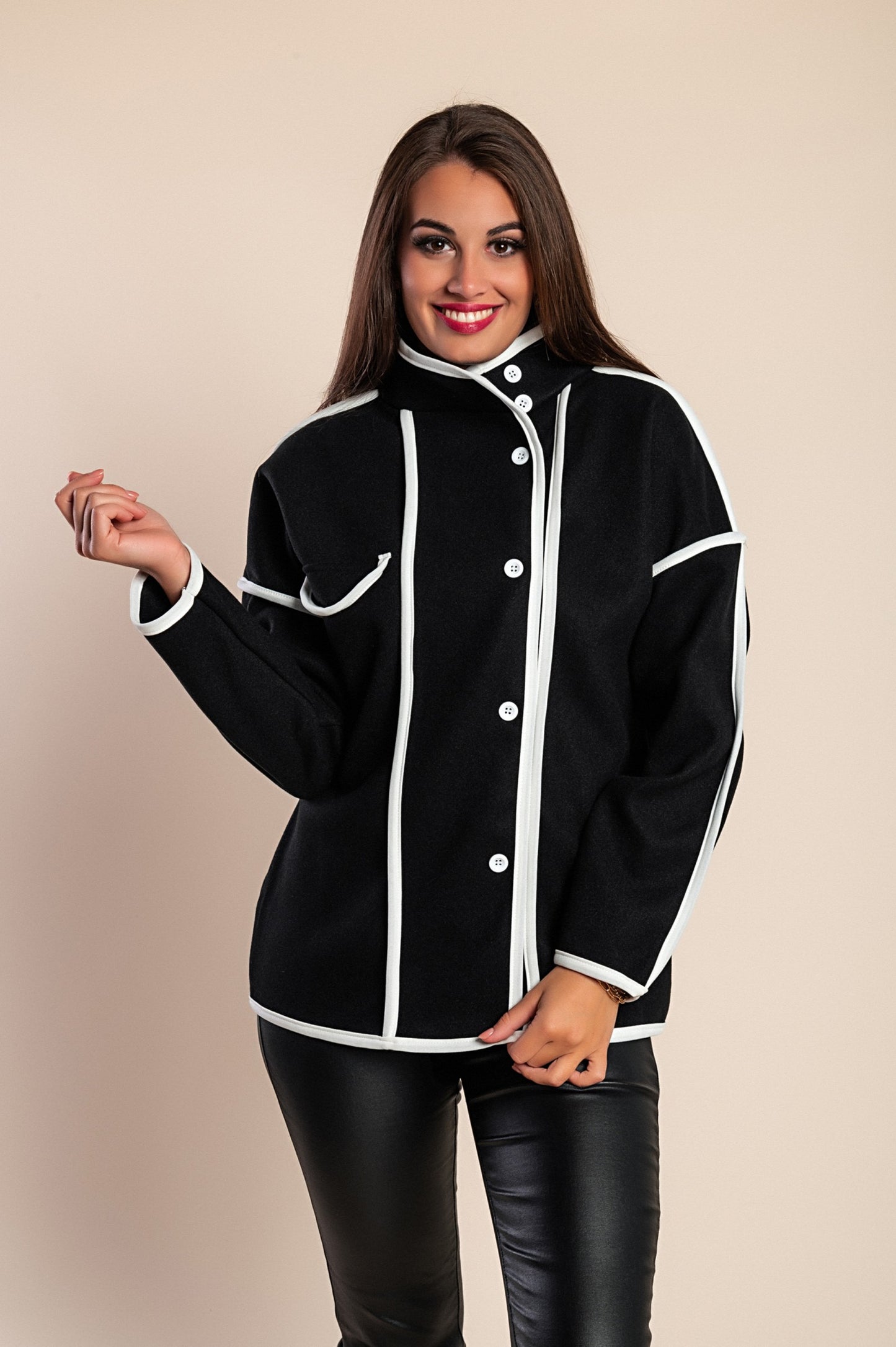 Cappotto corto elegante, bianco
