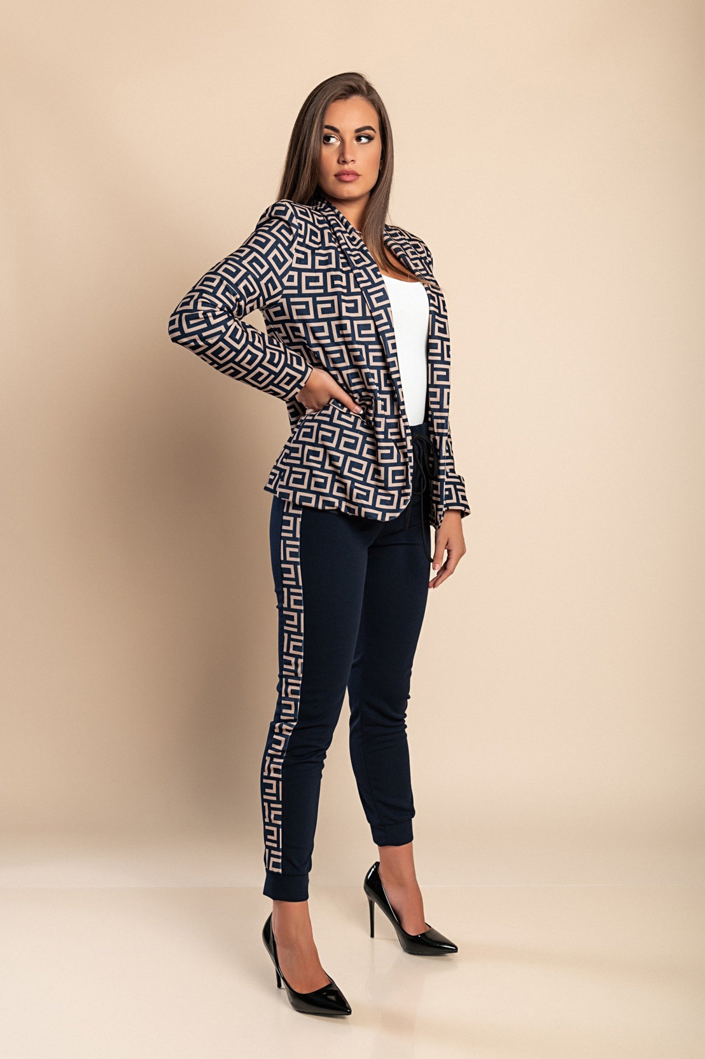 Completo pantalone con blazer elegante con stampa geometrica Nunzia, beige