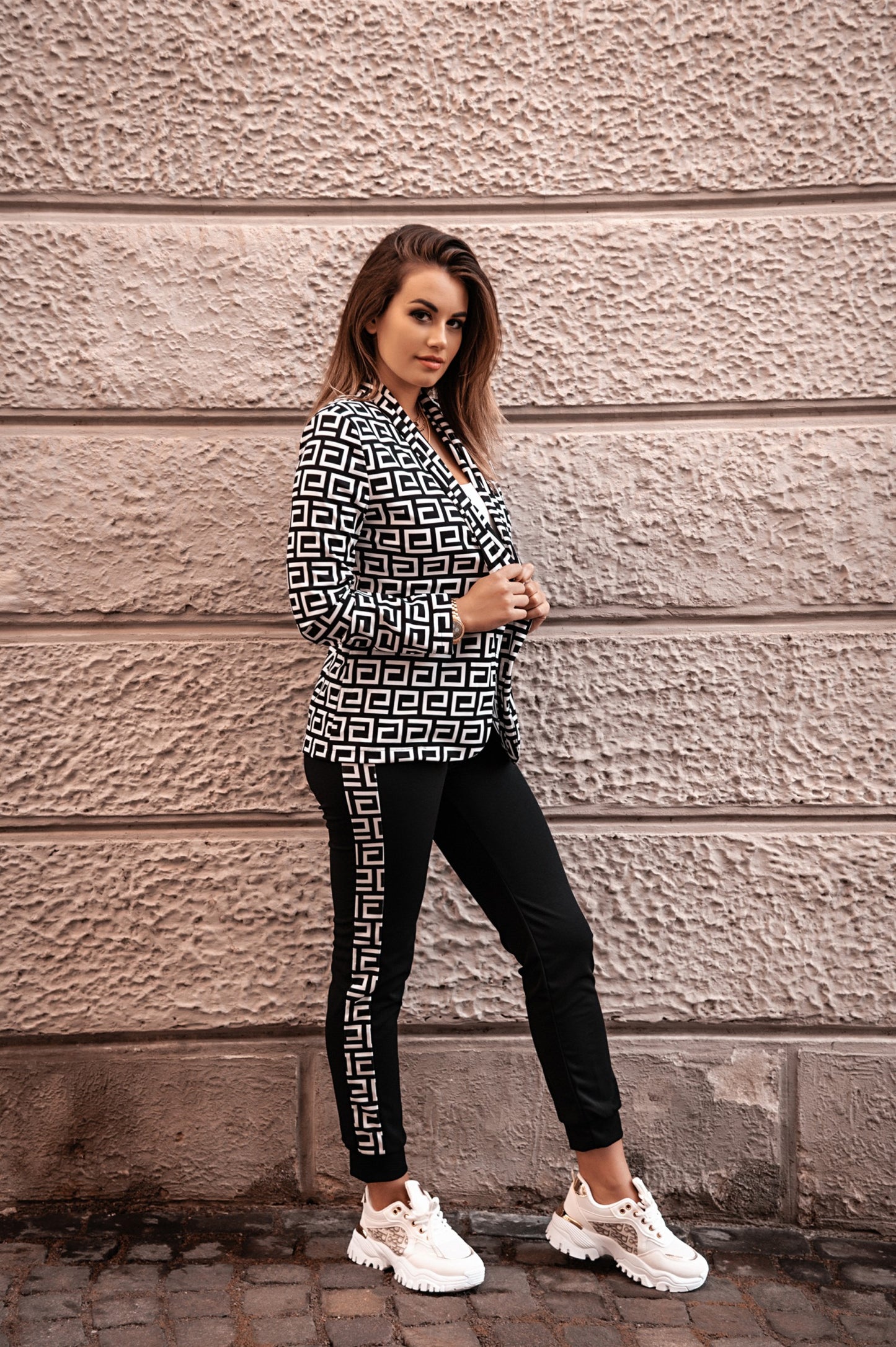Completo pantalone con blazer elegante con stampa geometrica Nunzia, beige