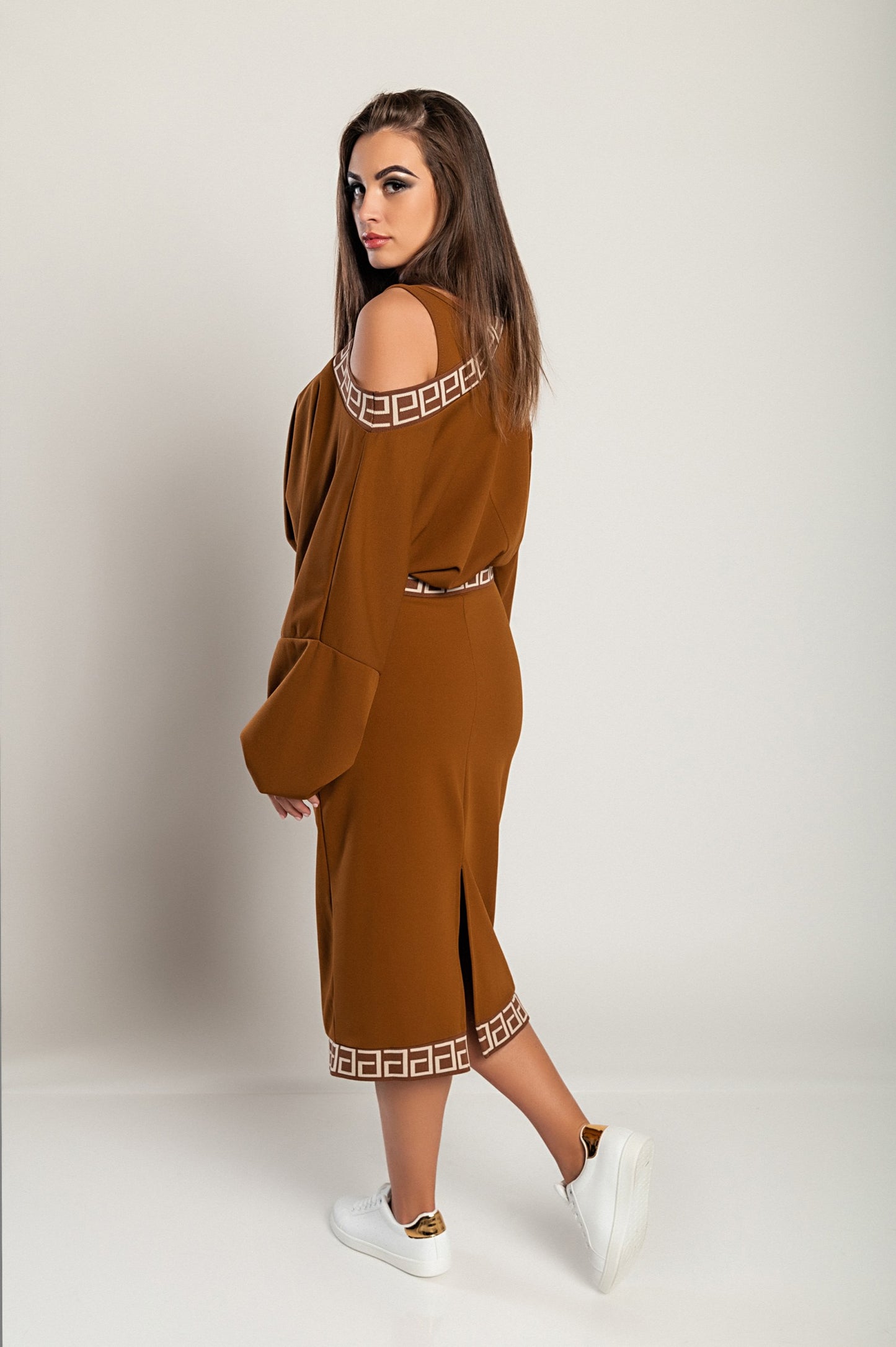 Completo elegante con top ampio e gonna attillata, nero