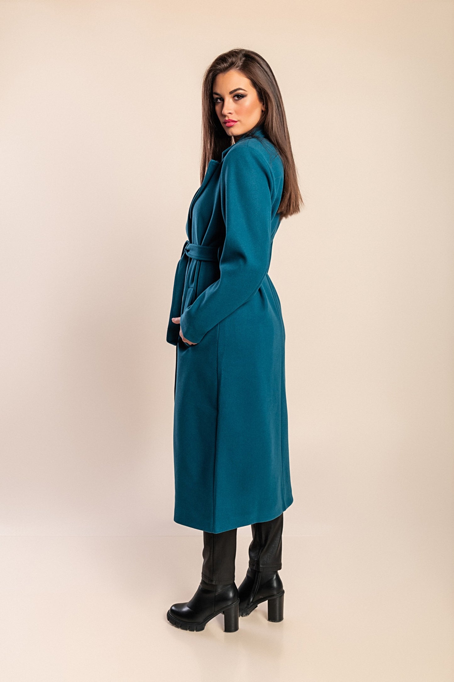 Elegante cappotto lungo con bottoni, color cammello