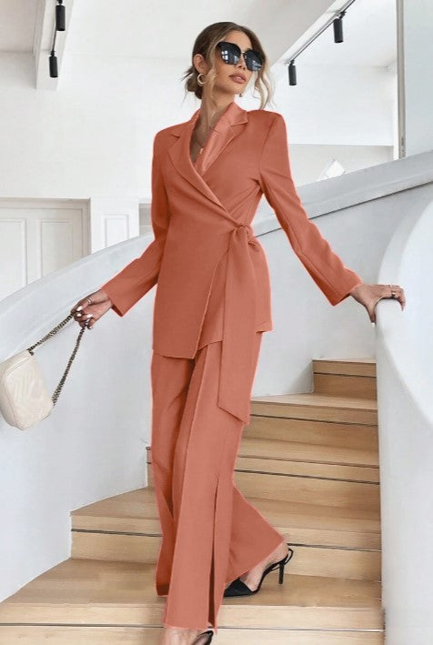 Completo giacca e pantaloni eleganti, beige