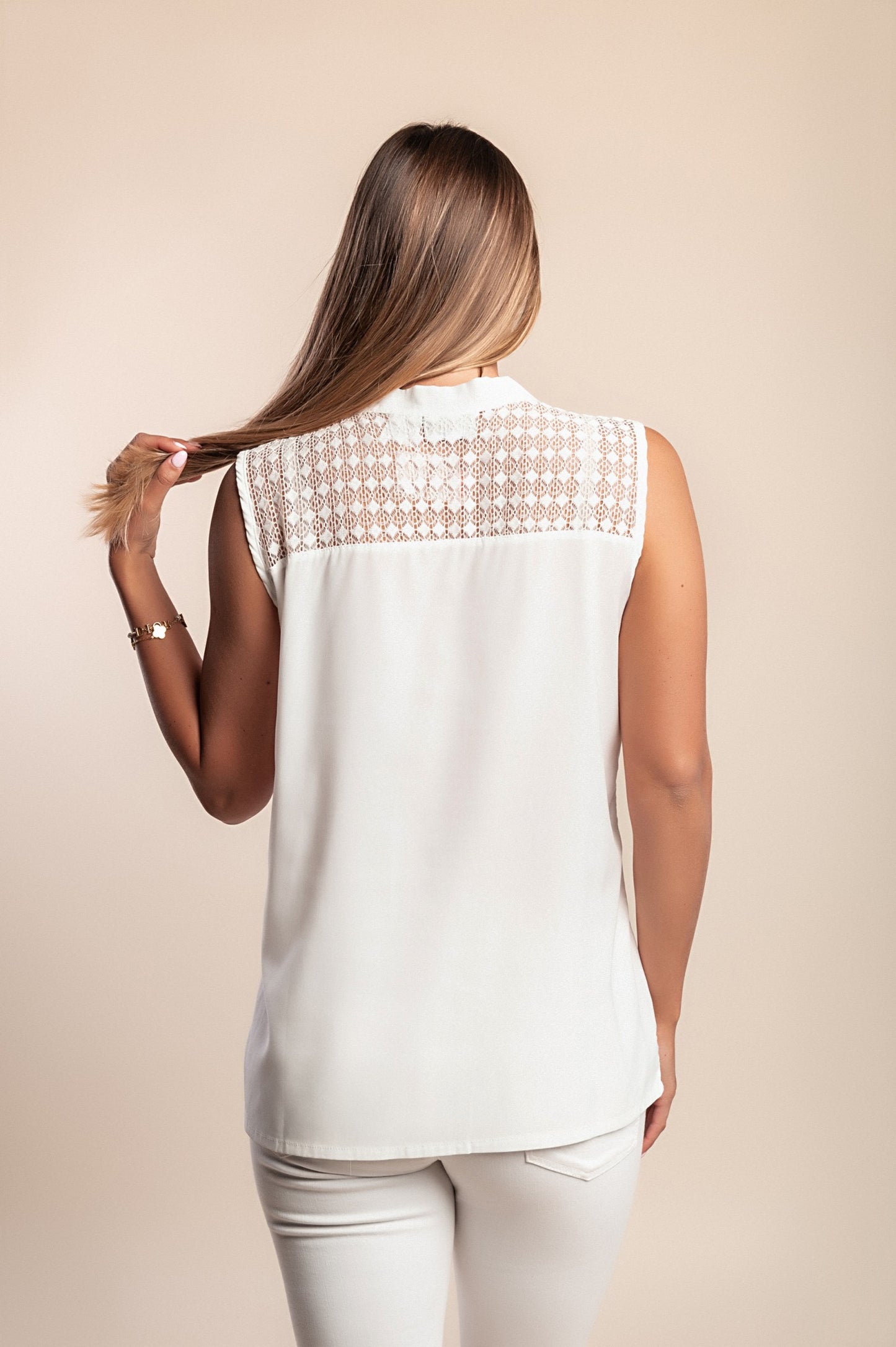 Camicetta con pizzo sulle spalle, bianca