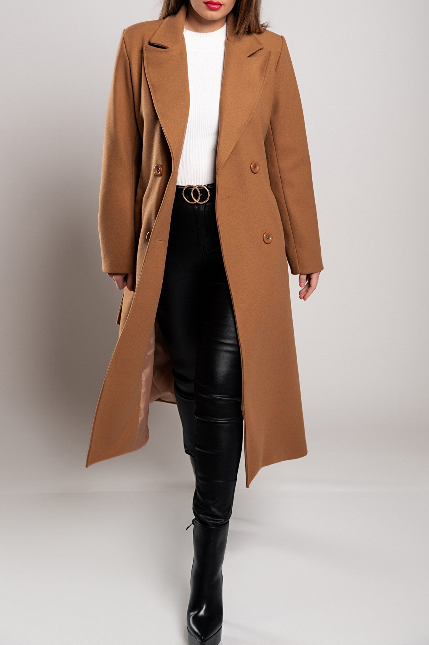 Elegante cappotto lungo con bottoni, color cammello