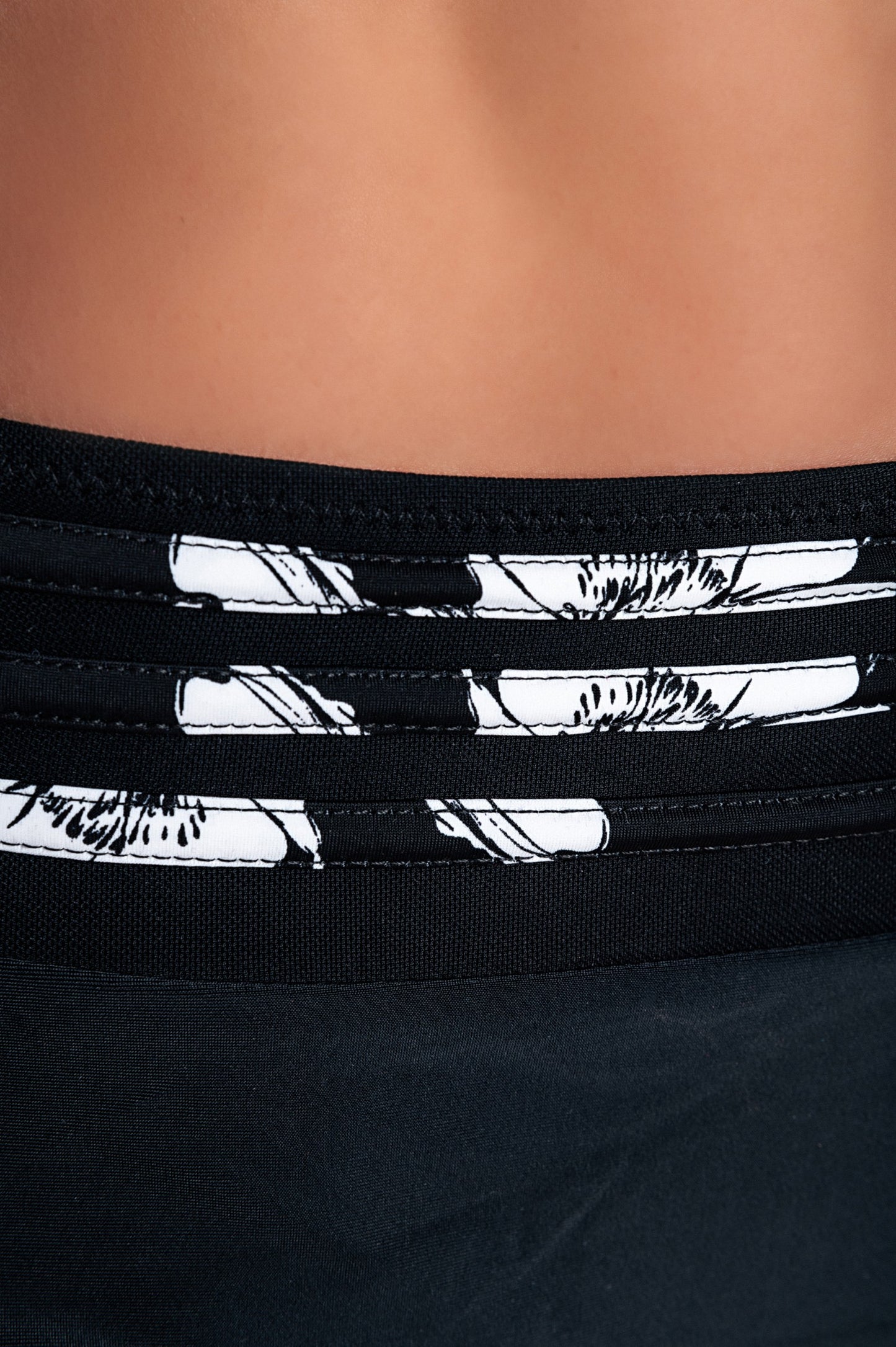 Costume due pezzi con reggiseno imbottito, colore blu scuro