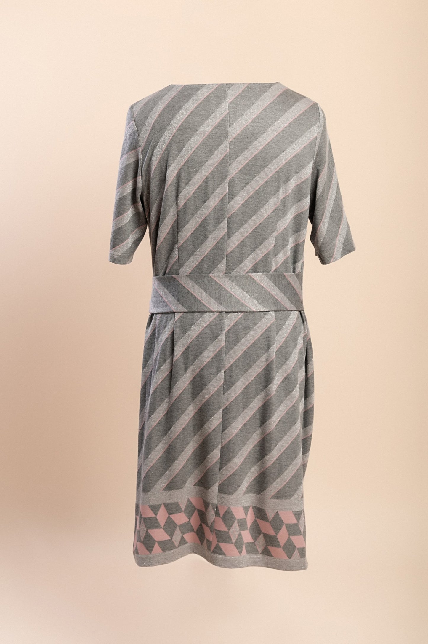 Abito taglie forti con stampa a righe, grigio