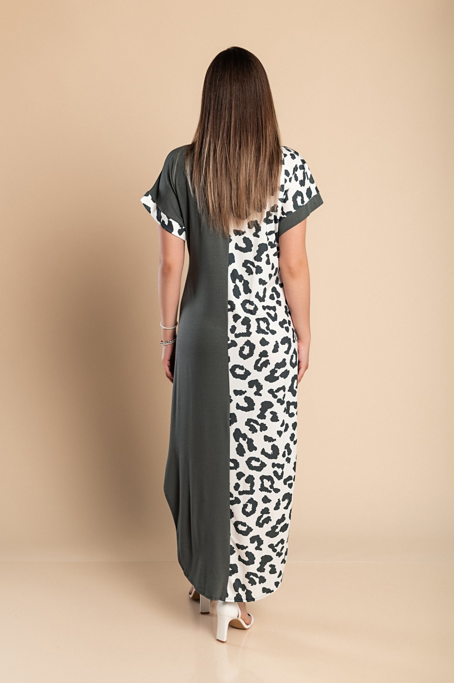 Elegante maxi abito con stampa leopardata, grigio