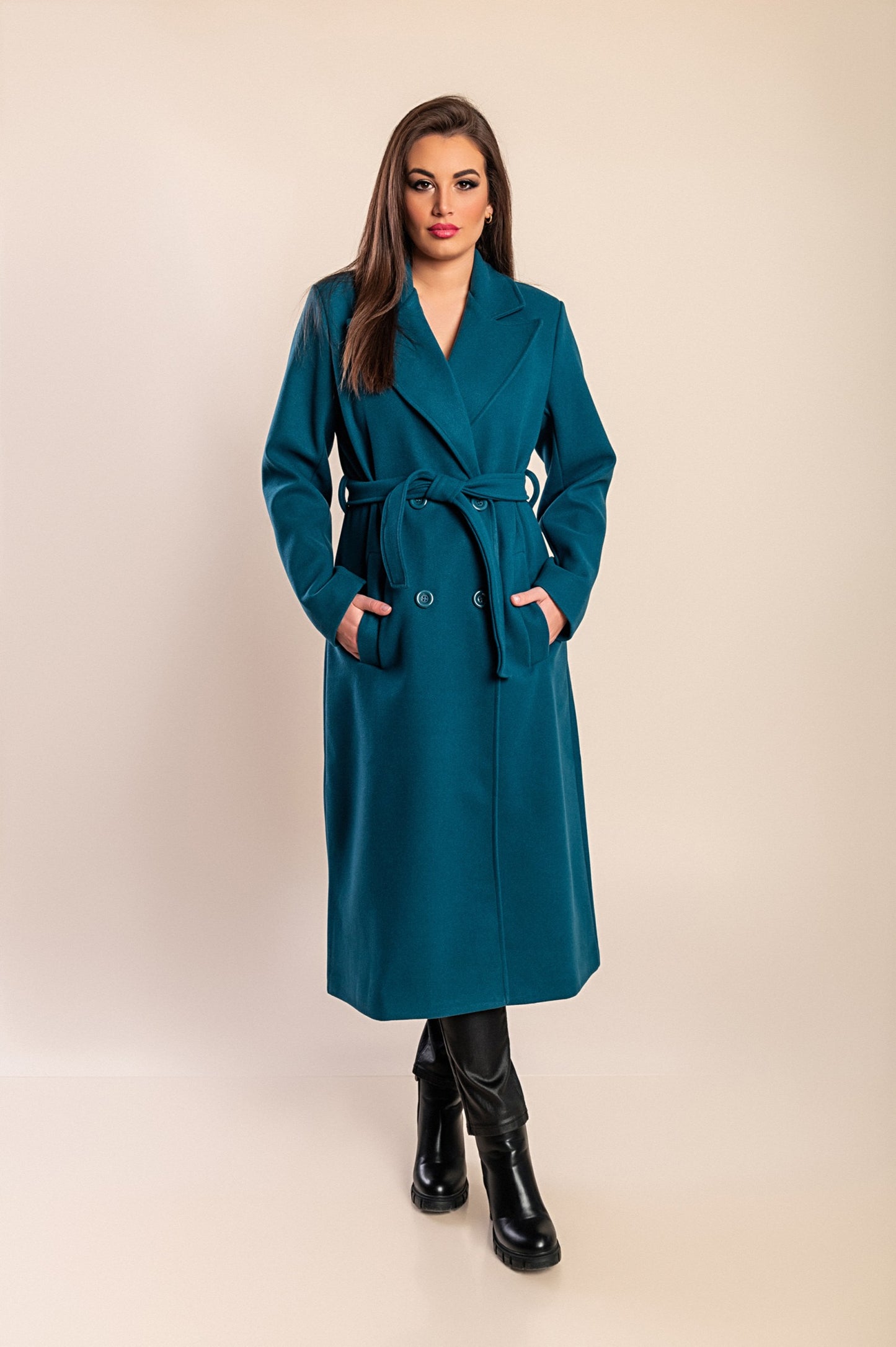 Elegante cappotto lungo con bottoni, color cammello