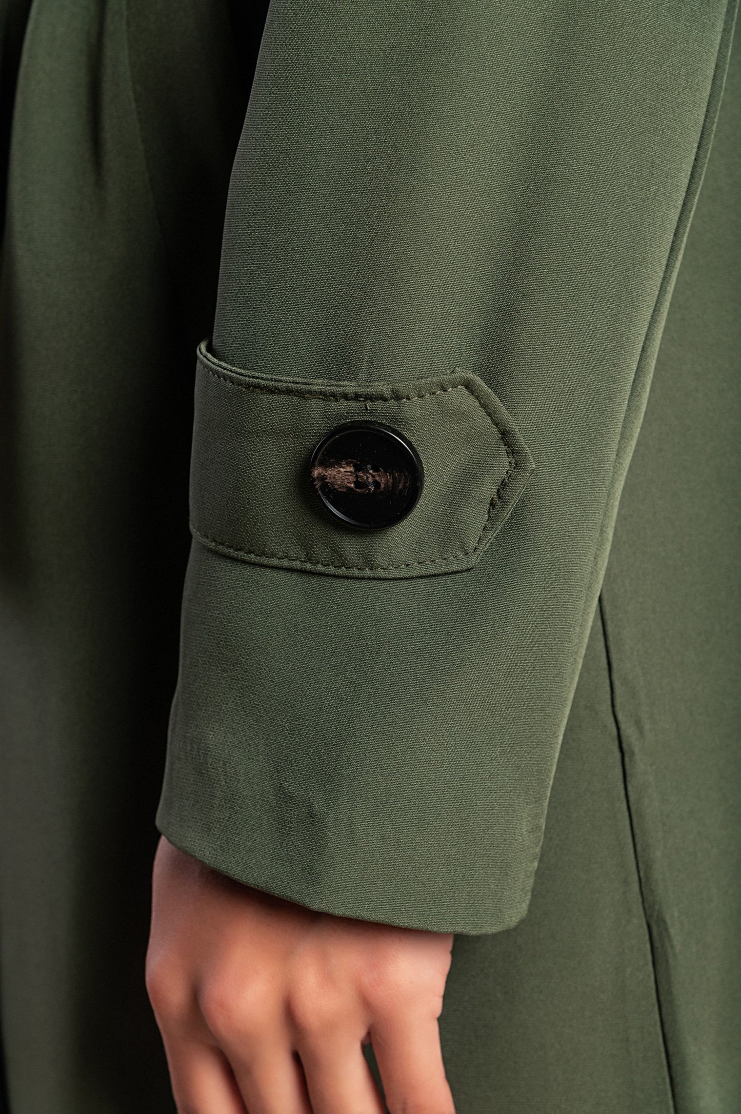 Elegante trench con bottoni, beige