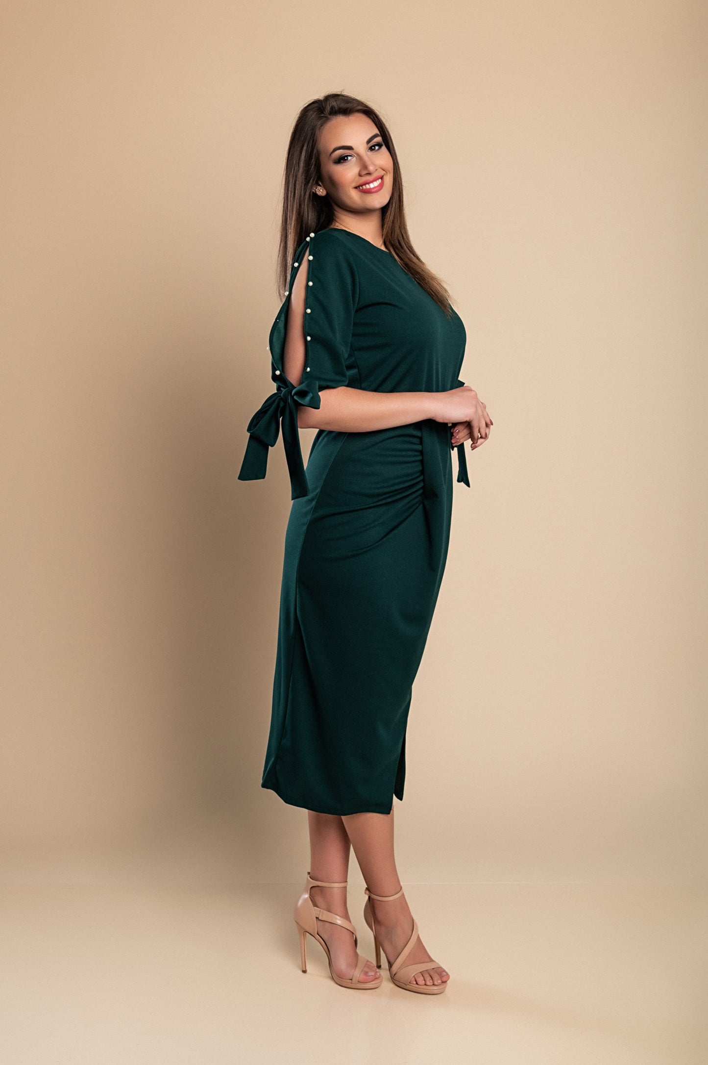 Abito elegante midi con scollo rotondo, maniche 3/4 con spacco e perline decorative Peppina, nero