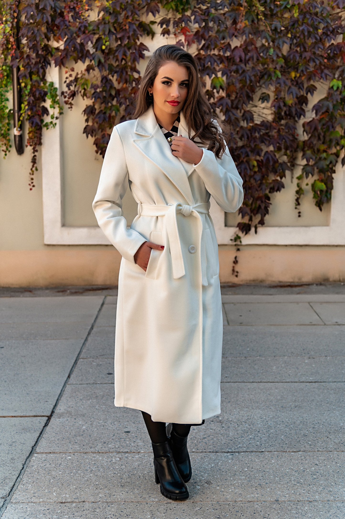 Elegante cappotto lungo con bottoni, color cammello