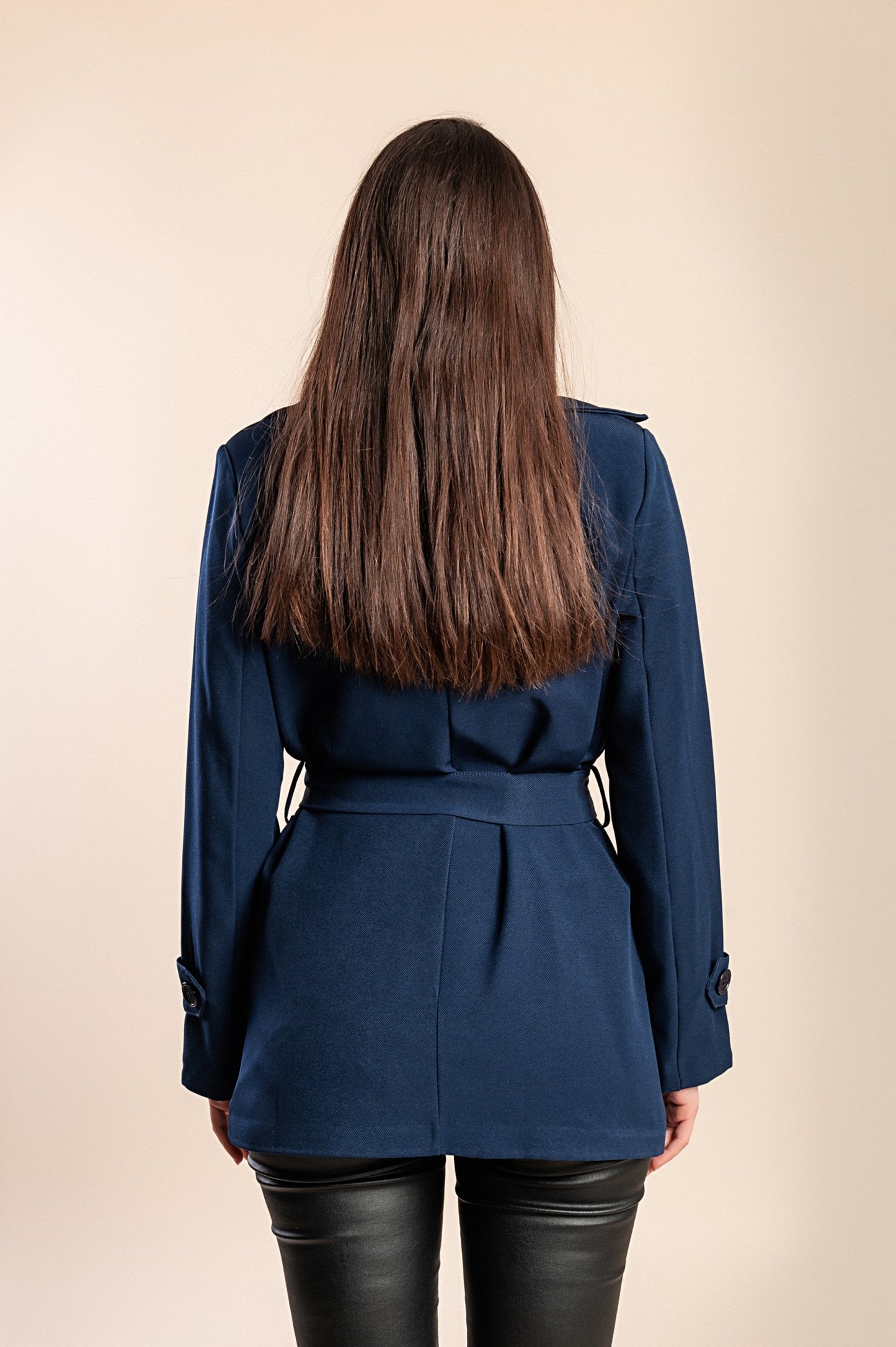 Elegante trench corto con bottoni, bordeaux