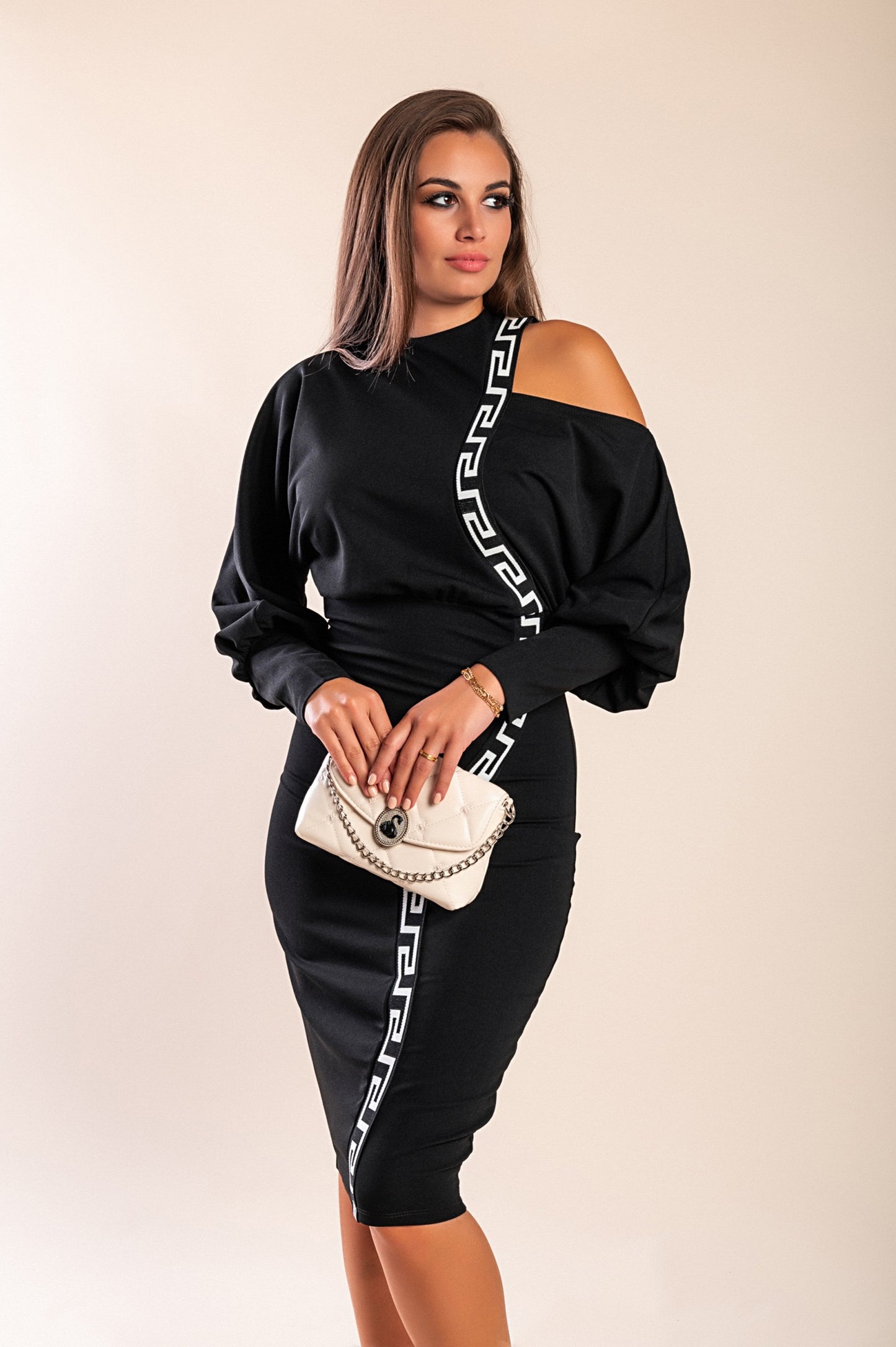Elegante abito midi con stampa geometrica, nero e beige