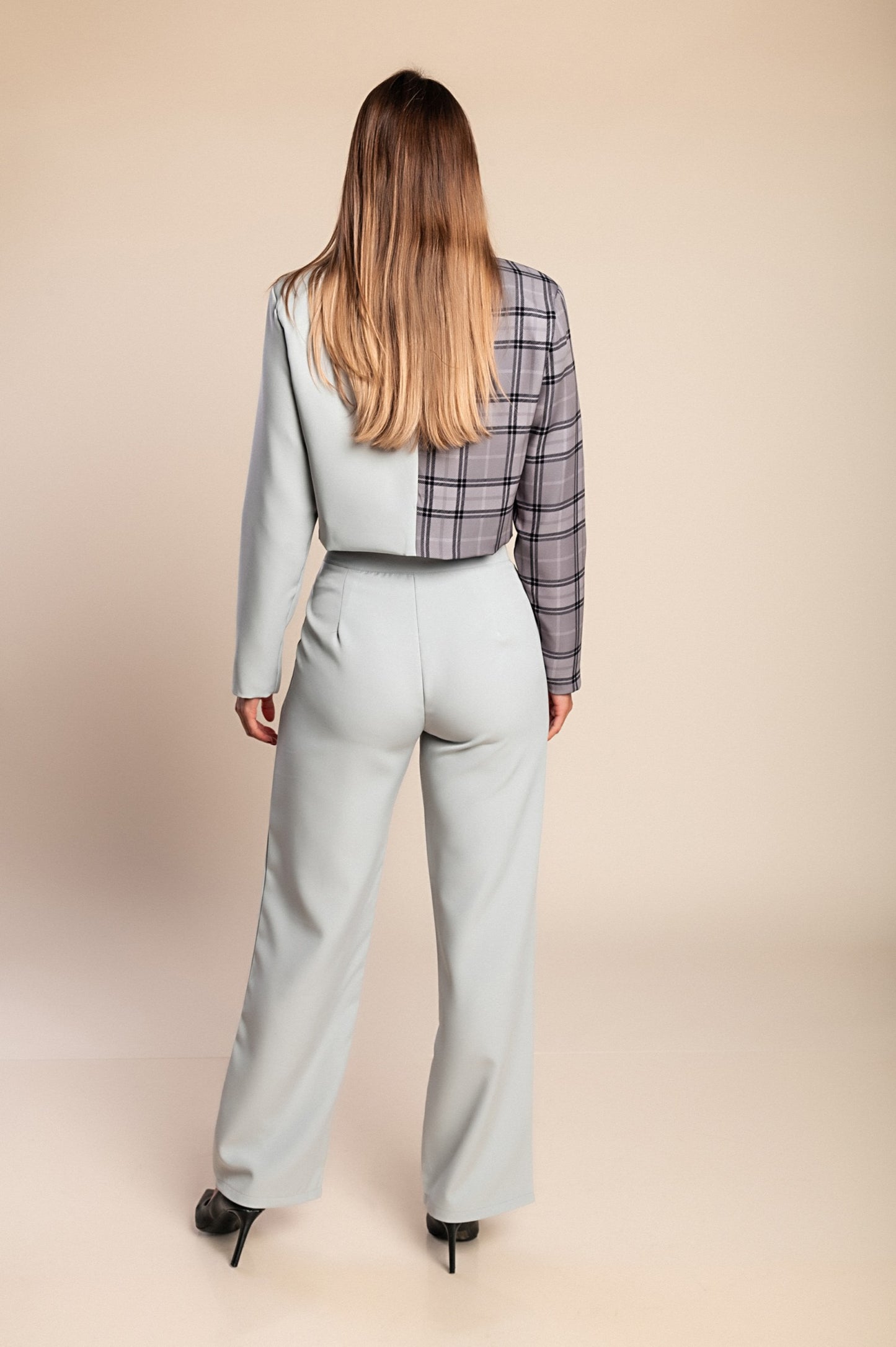 Elegante completo blazer e pantaloni con stampa a quadri, cammello