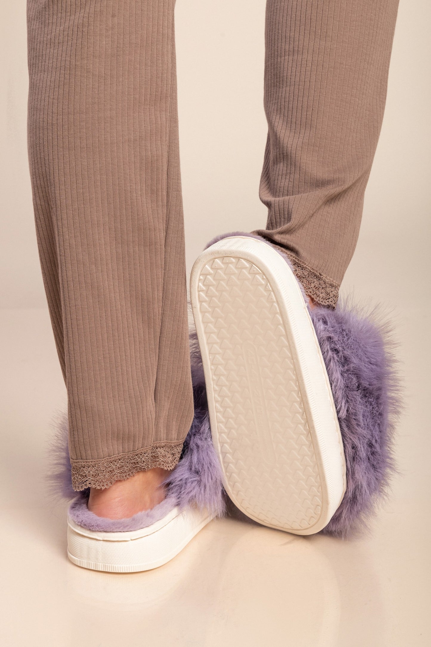 Pantofole con pelliccia artificiale, di colore azzurro