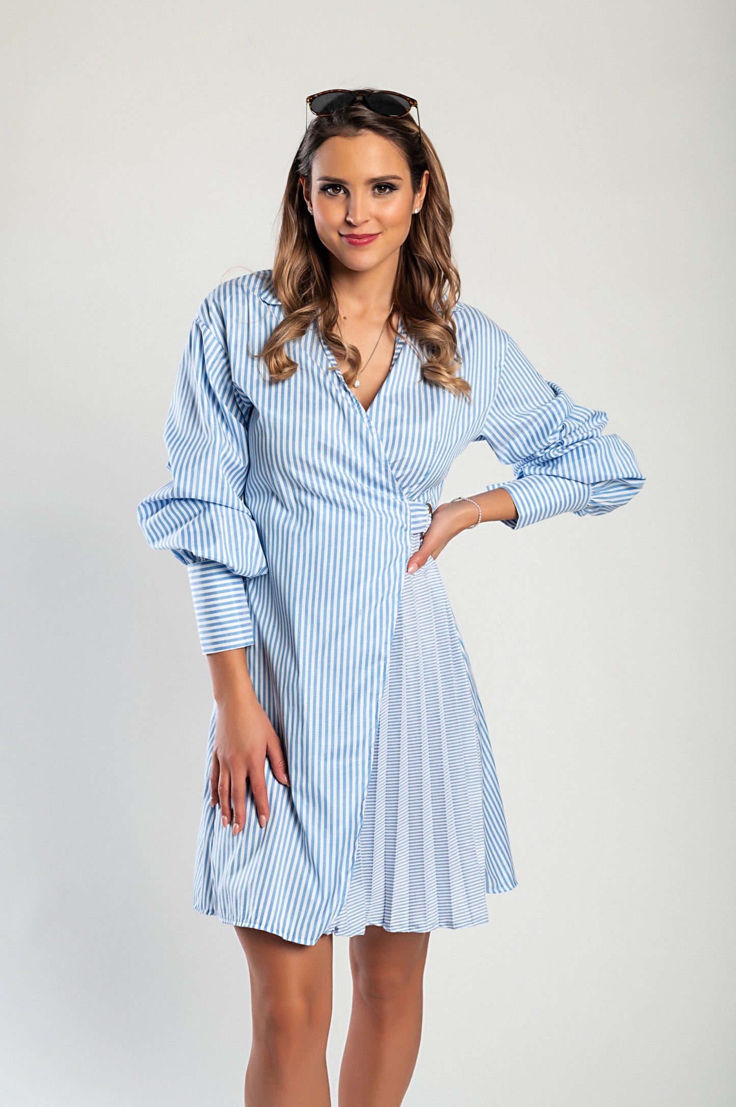Mini abito con stampa a righe, di colore azzurro