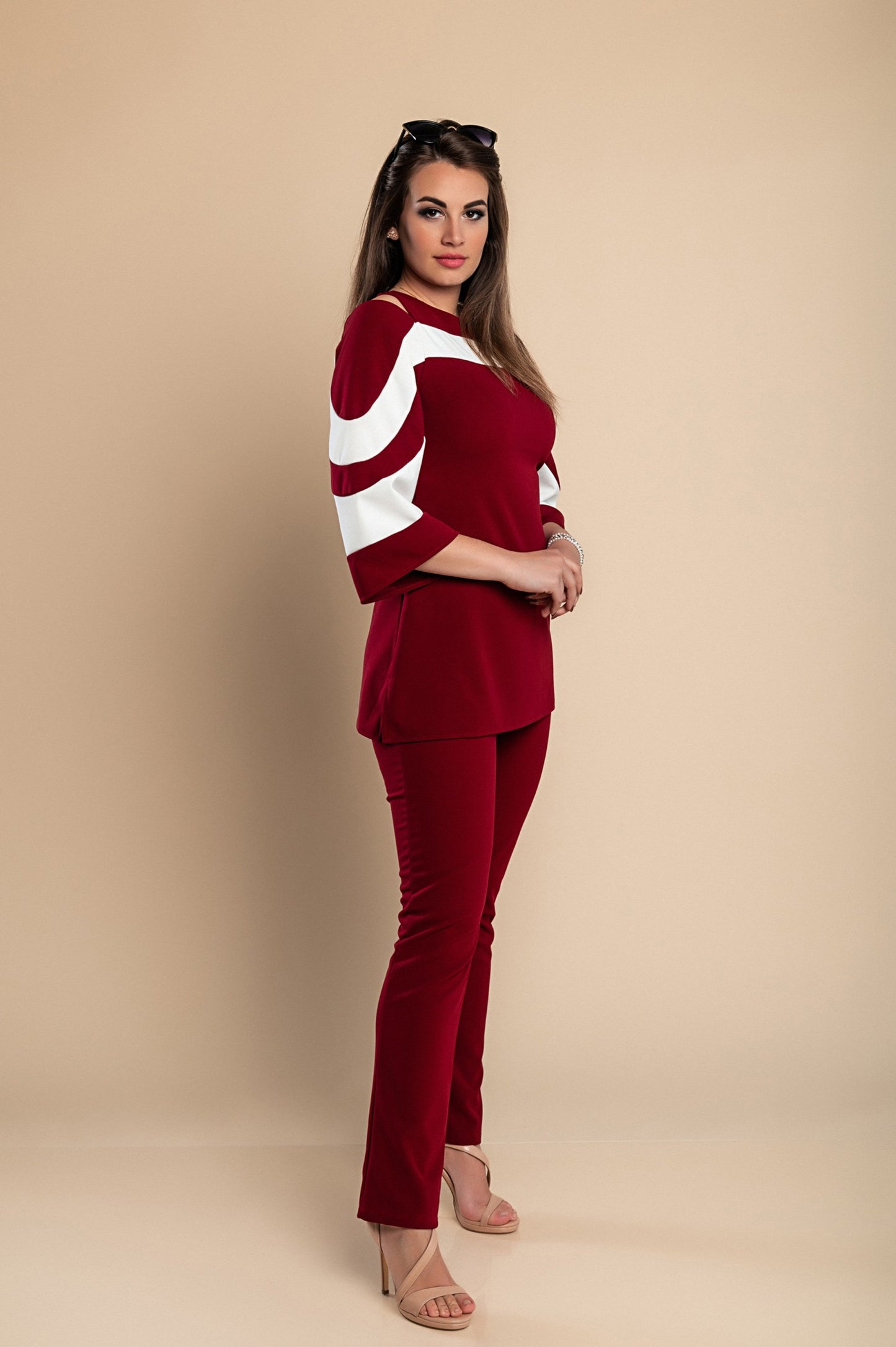 Competo elegante top con maniche a campana e pantaloni, nero