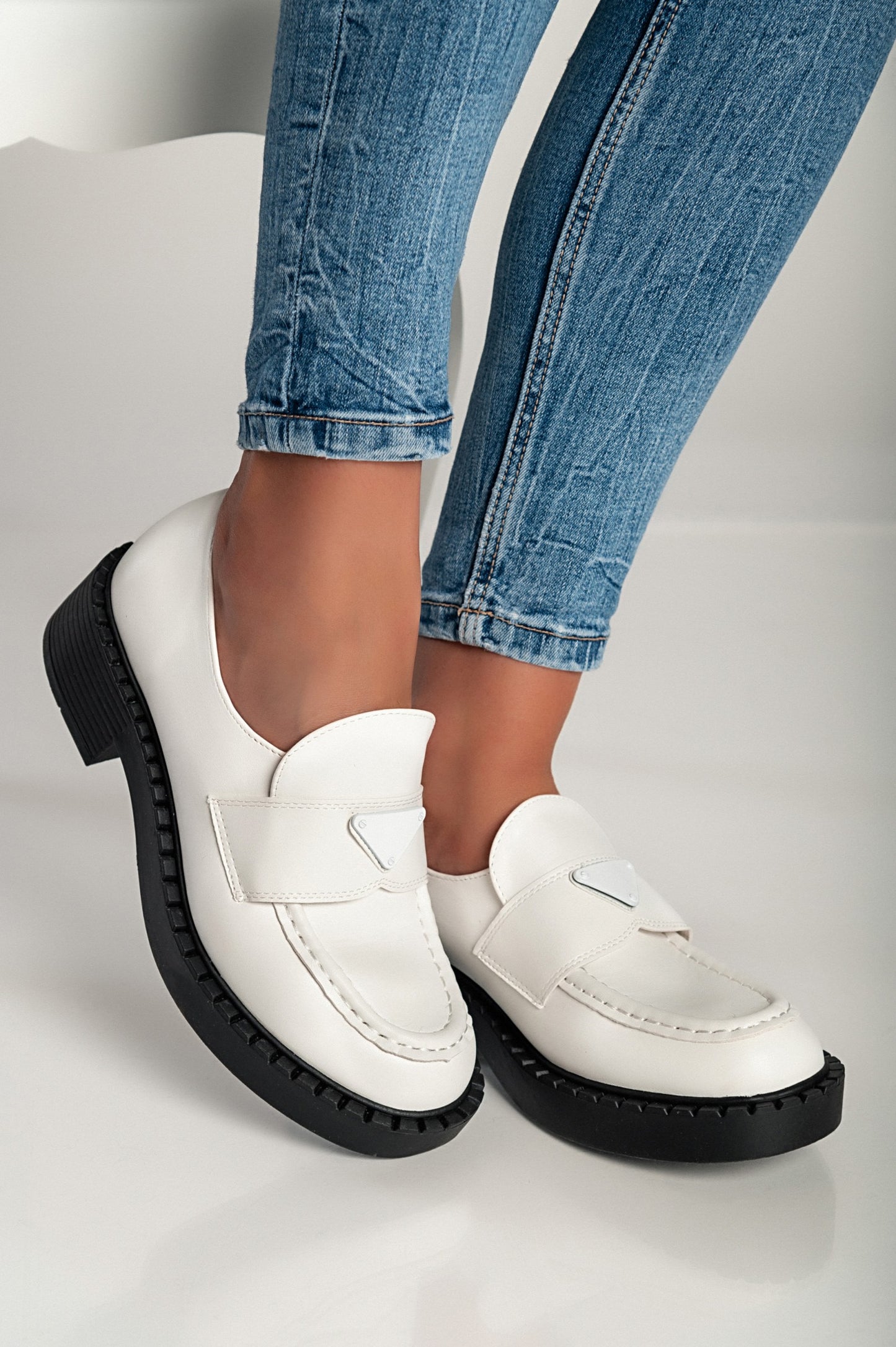 Mocassini eleganti, bianchi