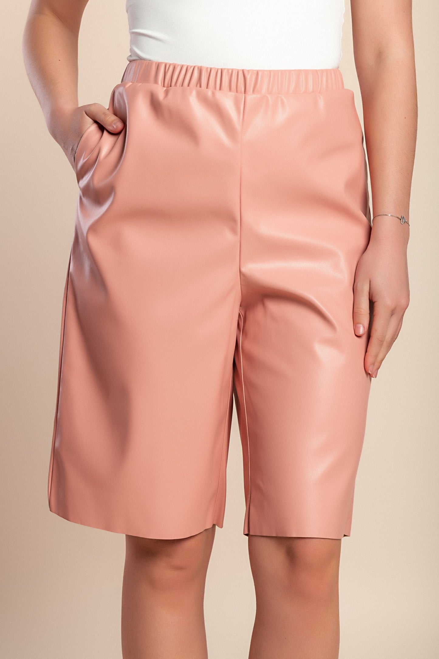 Pantaloni corti in pelle, rosa