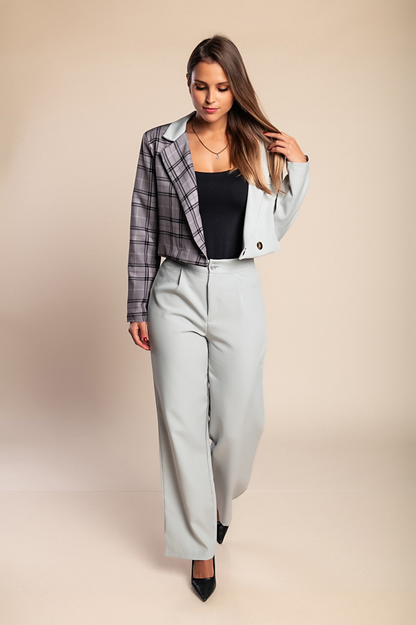 Elegante completo blazer e pantaloni con stampa a quadri, cammello