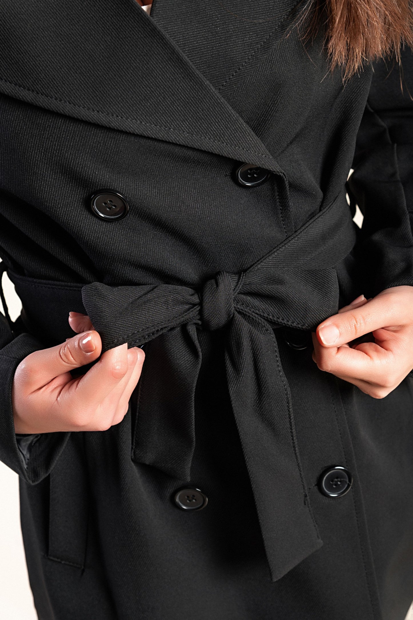 Elegante trench corto con bottoni, bordeaux